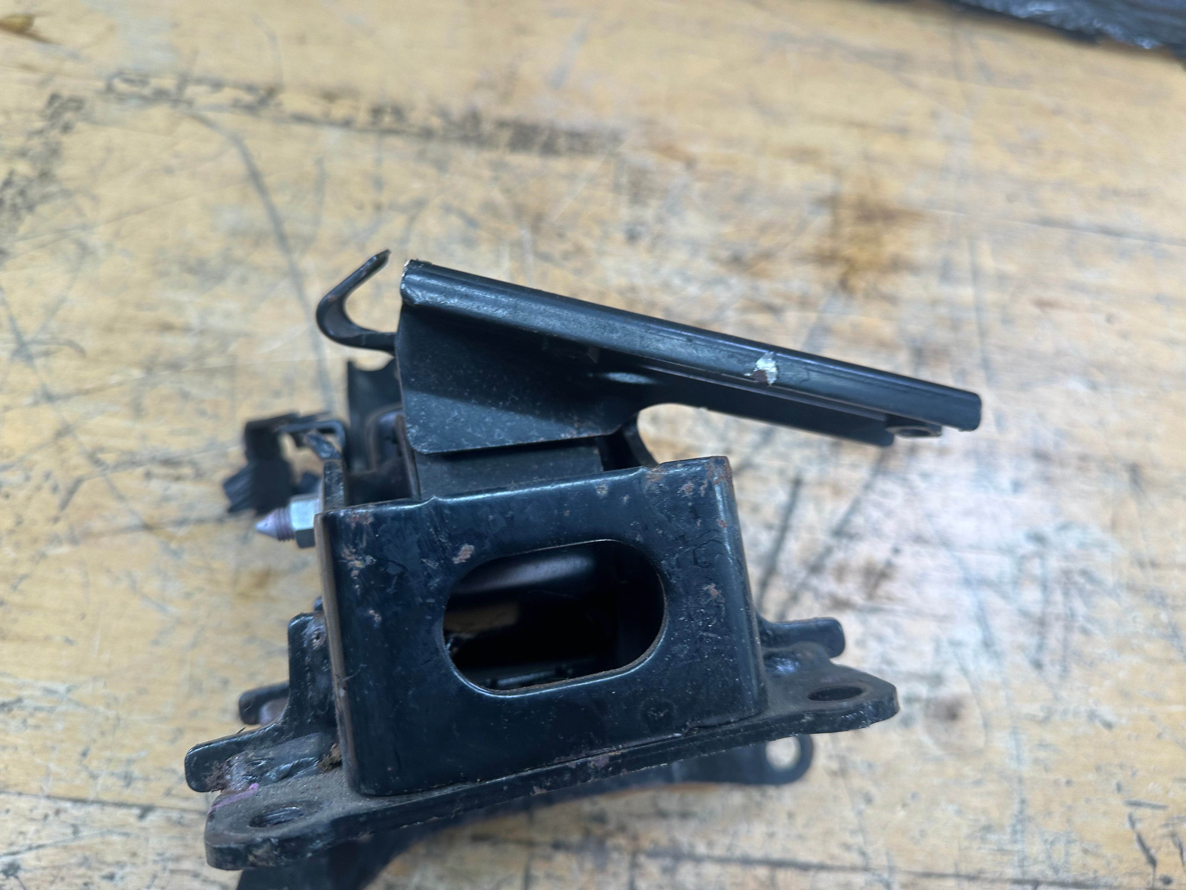 Toyota Yaris 2017 Mk3 Engine Mount NS Left Side Petrol Hybrid V6