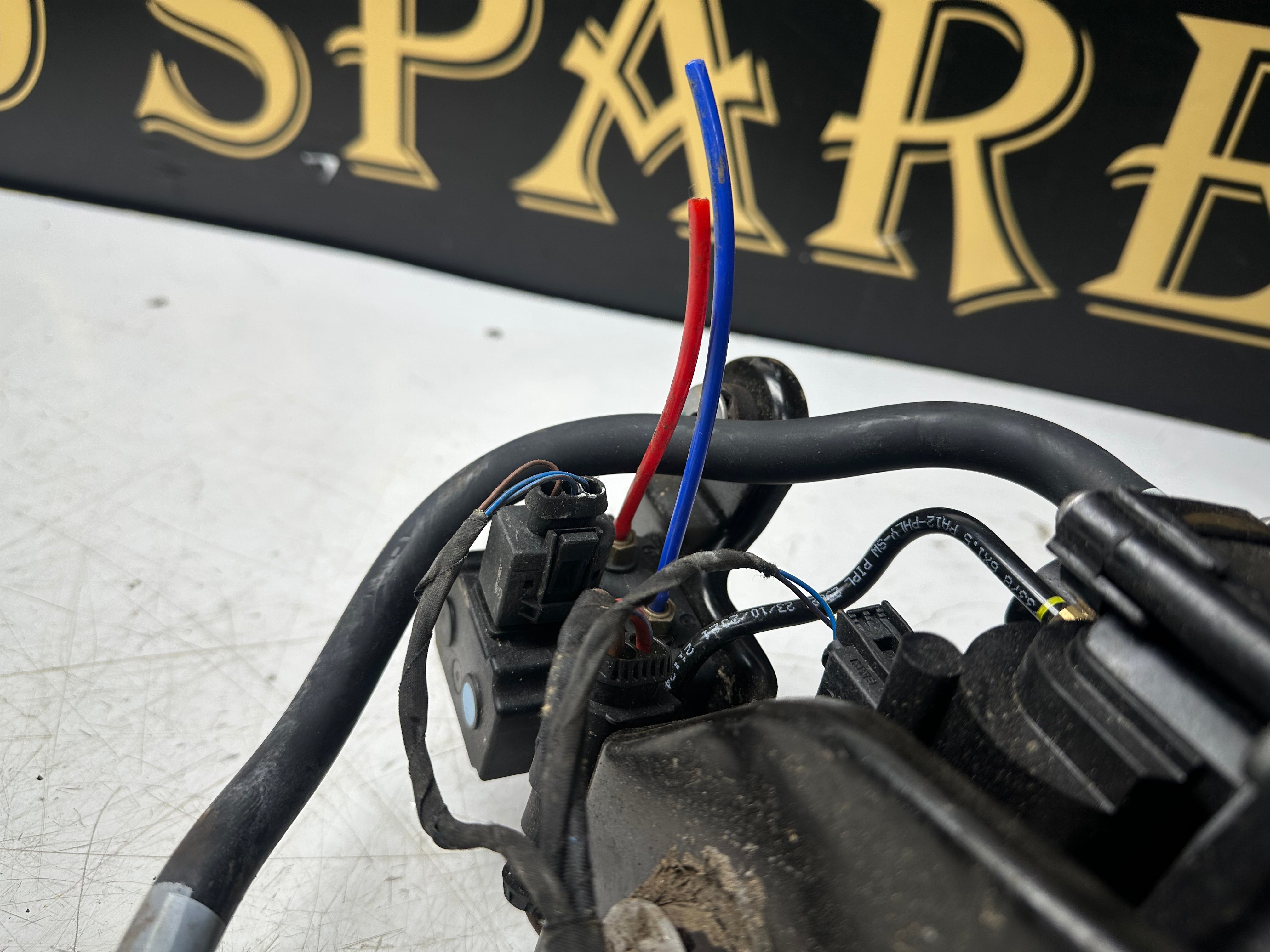 BMW X5 X6 2013–2019 Air Suspension Compressor Pump (26071611)