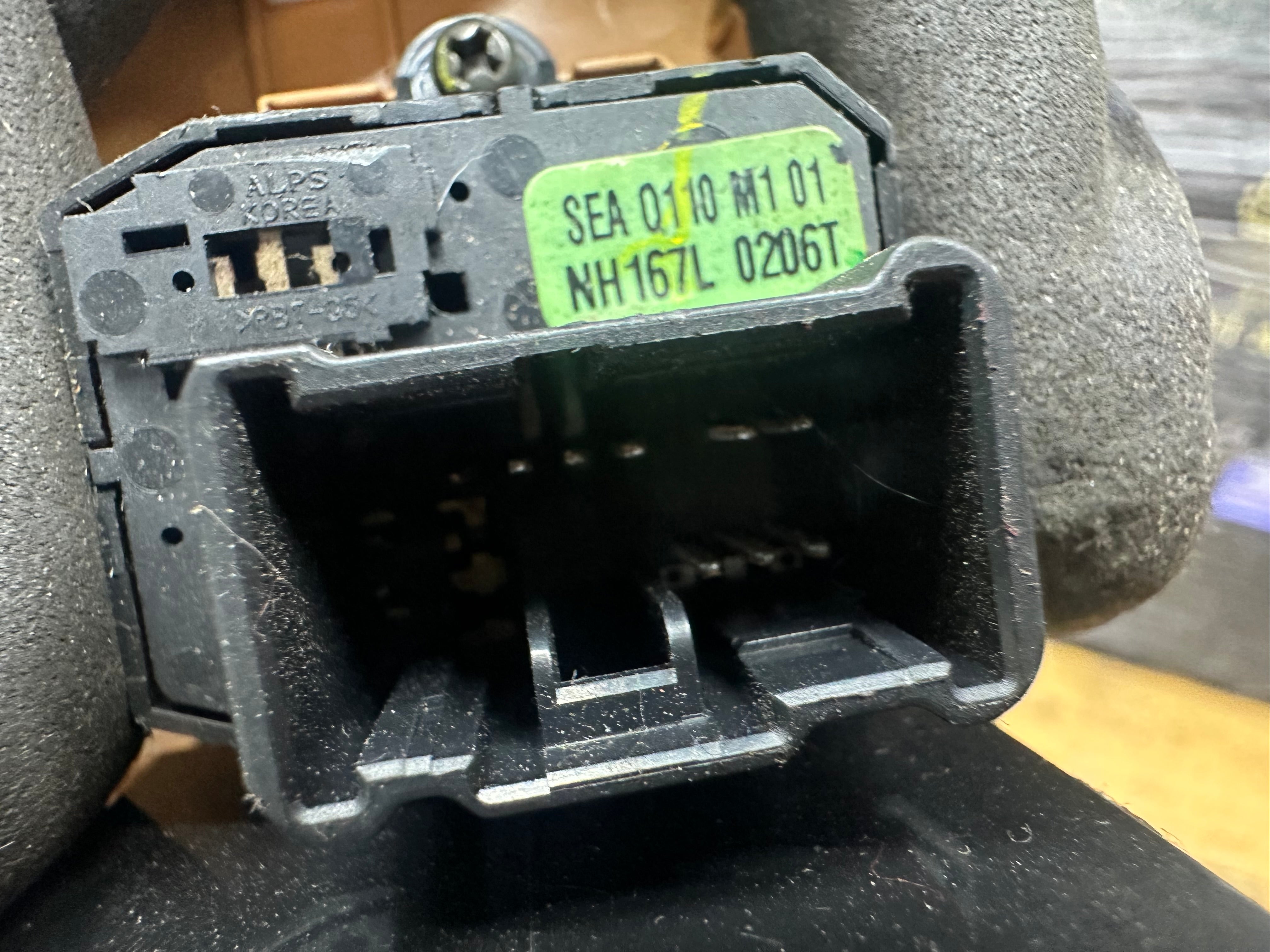 Honda Accord 2008 Front Right Driver's Door Window Switch (83541-SEA)