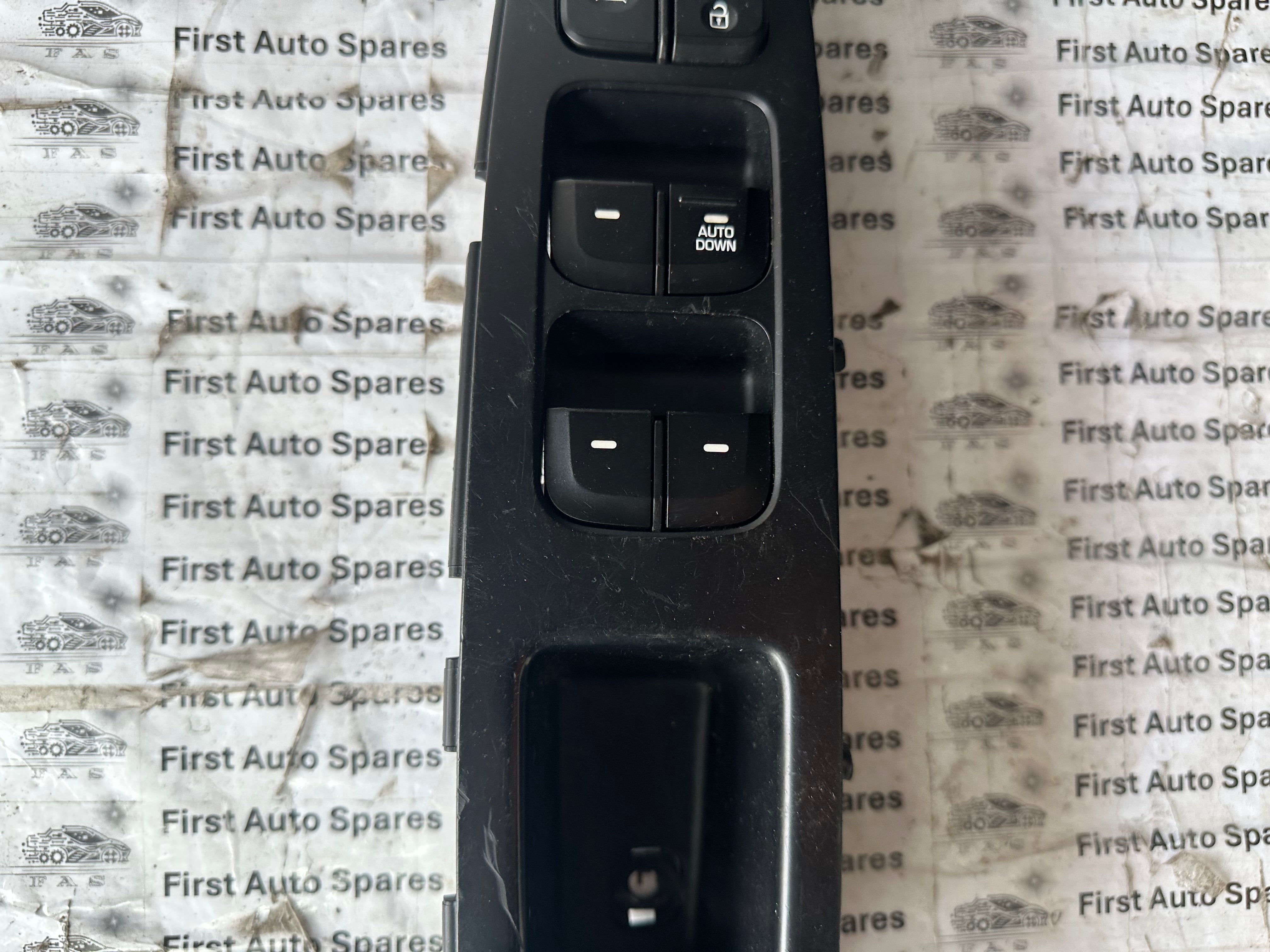 Hyundai i10 Drivers Window Switch Control 2016 (82740-B9030) (299122841)