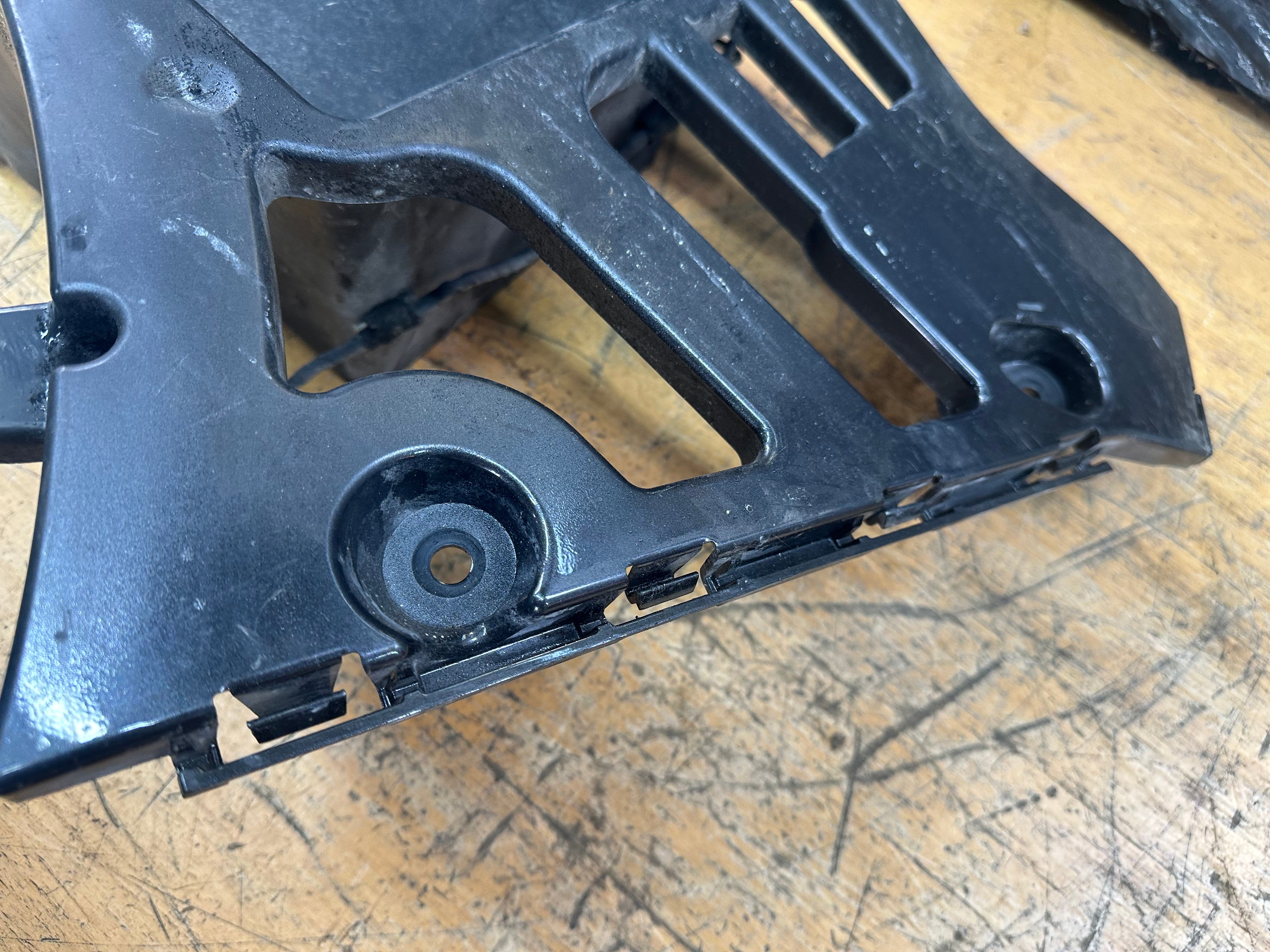 BMW X5 Series F15 Rear Bumper Bracket Right Driver Side (7294722) (139605-19)