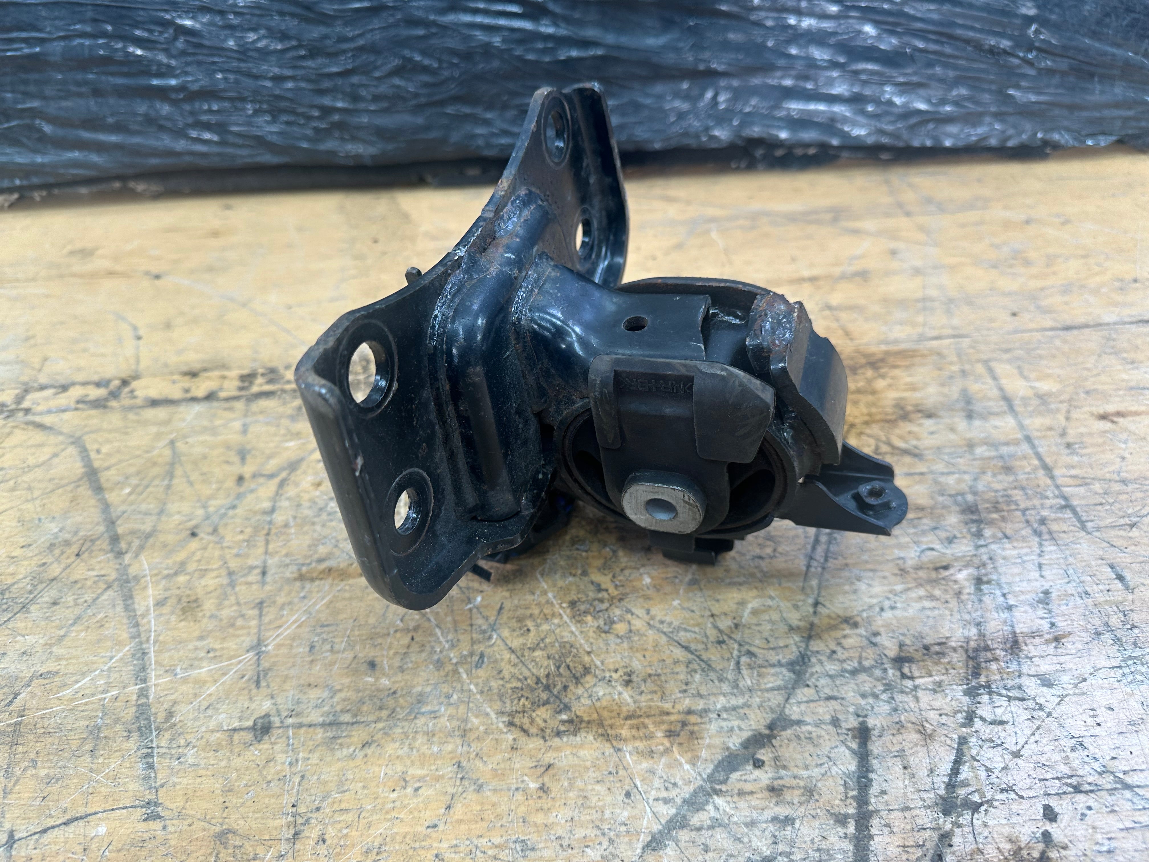 Toyota Auris 2014 Engine Mounting Left Front Hybrid Engine Mount