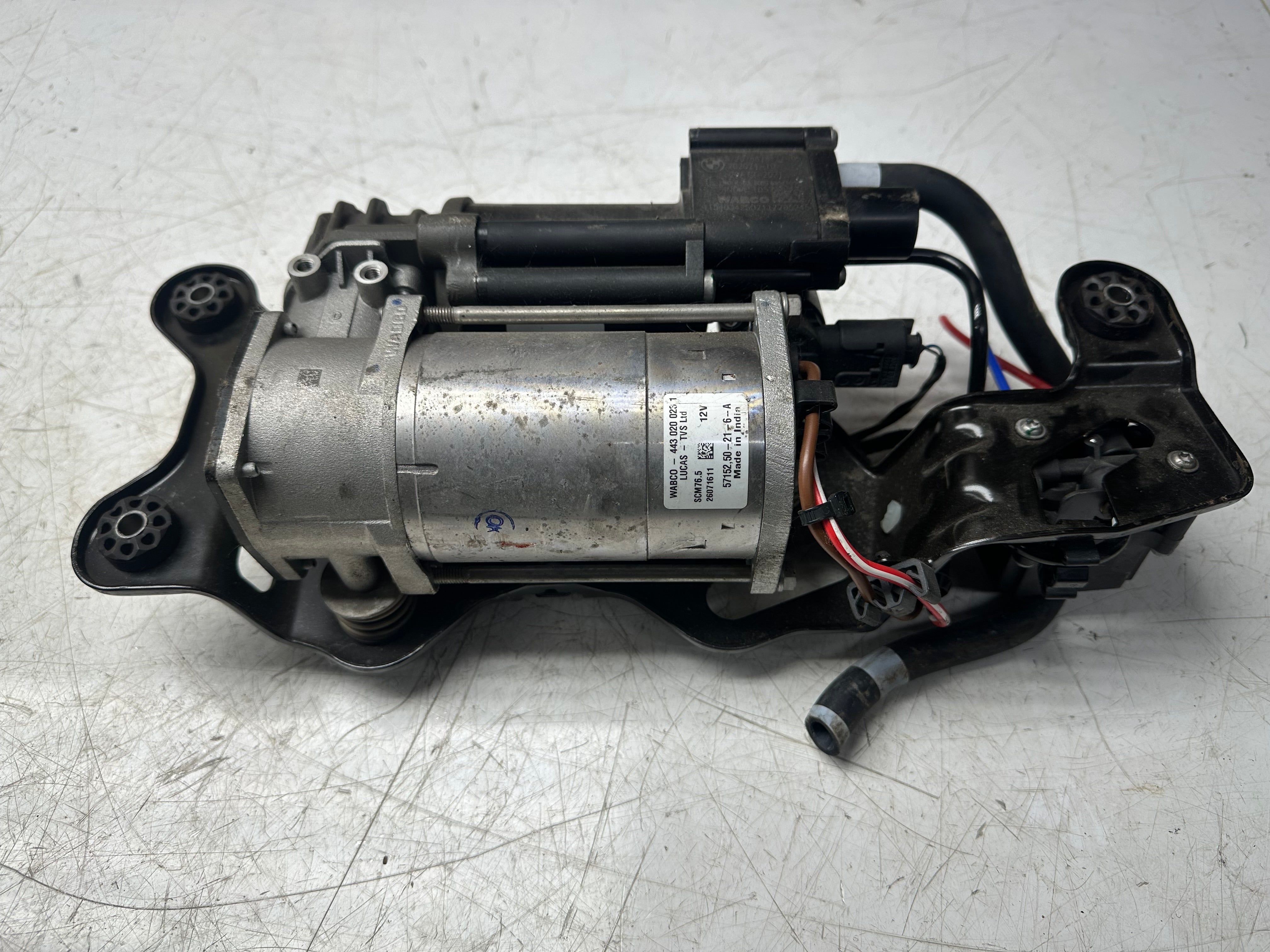 BMW X5 X6 2013–2019 Air Suspension Compressor Pump (26071611)