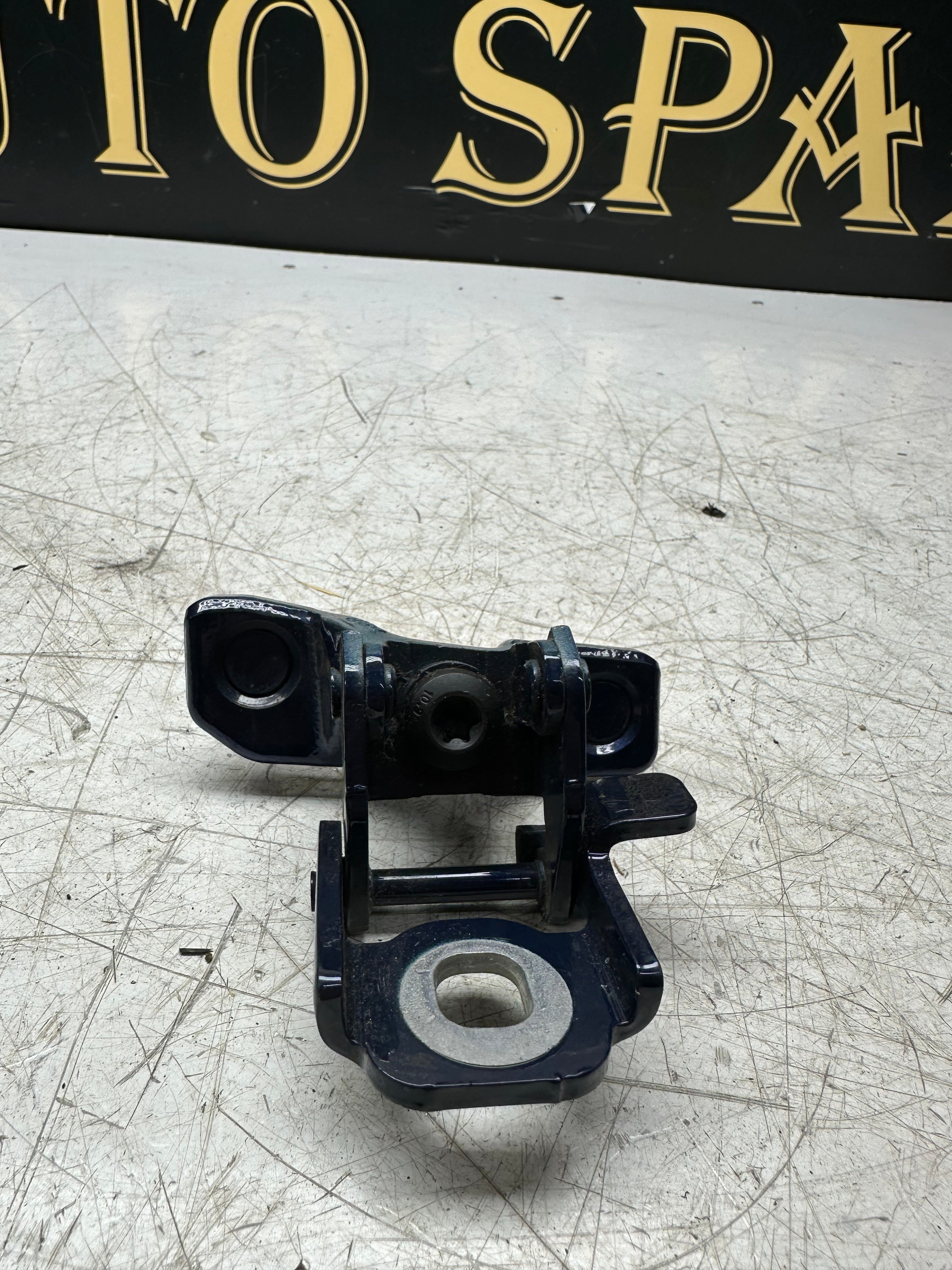 BMW 2 Series F46 Gran Tourer Tailgate Hinge – 7318932