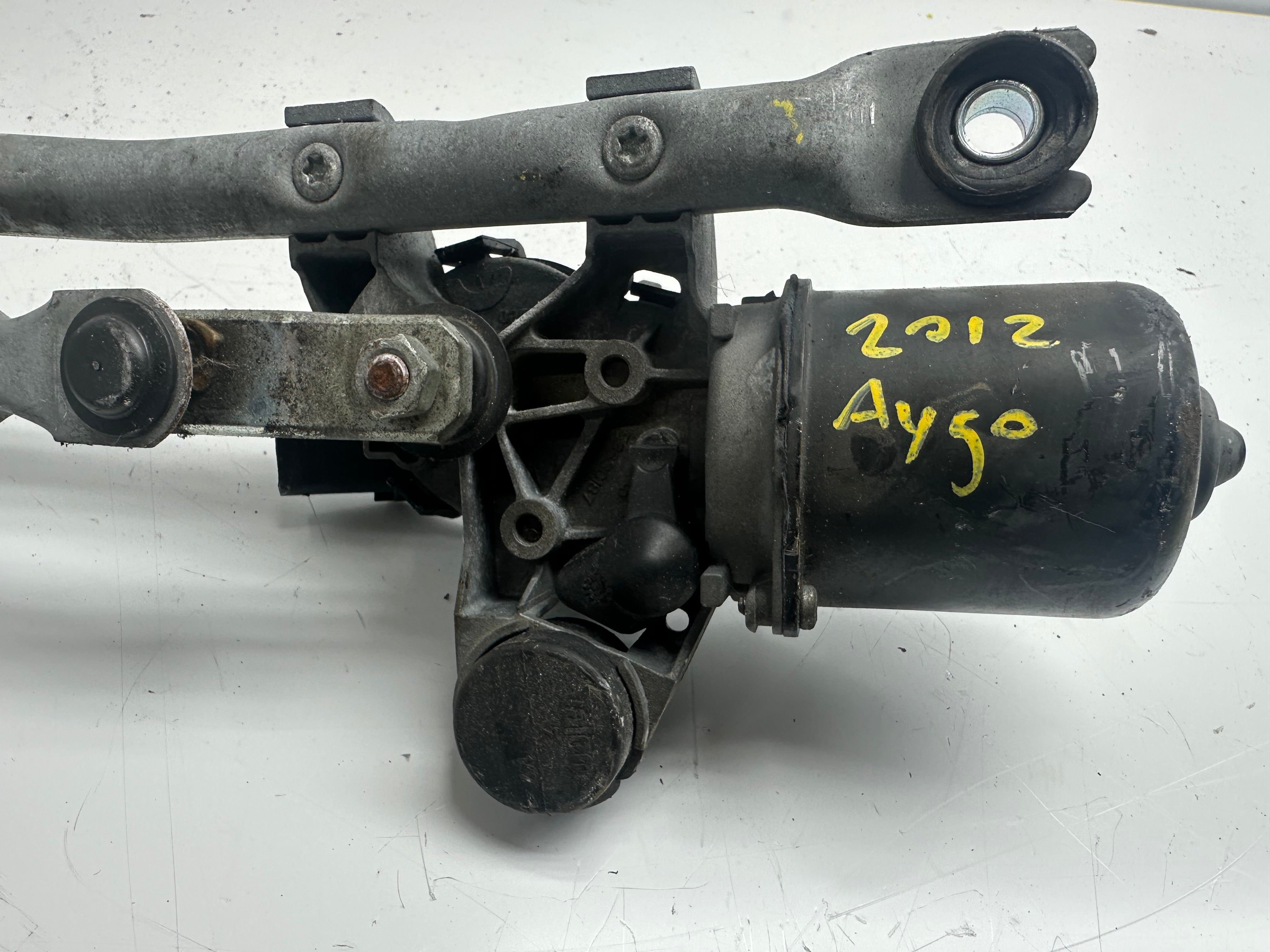 Toyota Aygo 2012 Front Wiper Motor & Linkage (53630187) (PA-66GF15)