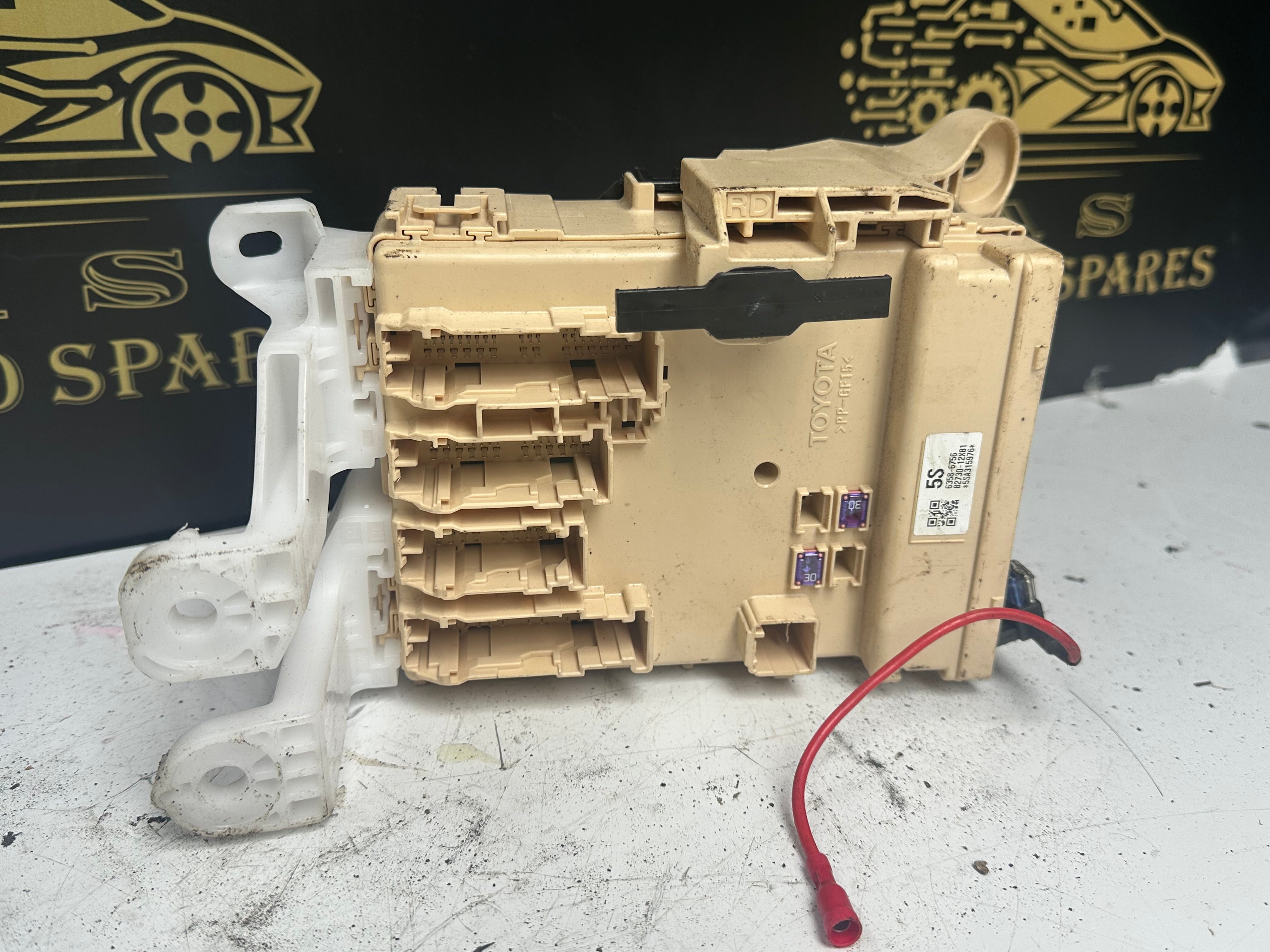 Toyota Auris Hybrid Body Control Module (6358-6756) (82730-12X81) 89221-02500)