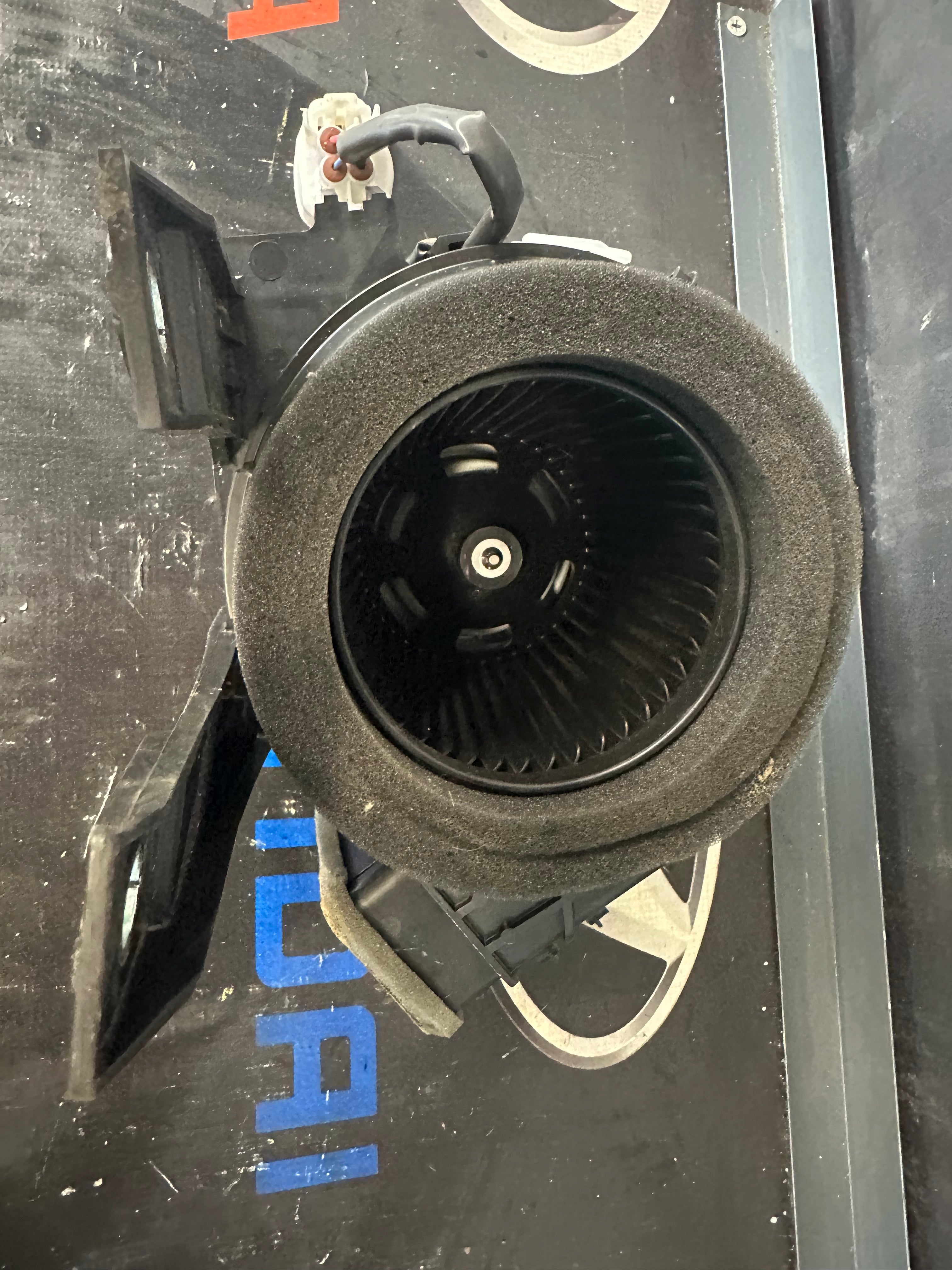 Toyota Prius Battery Cooling Fan Blower Motor (G9230-47050)