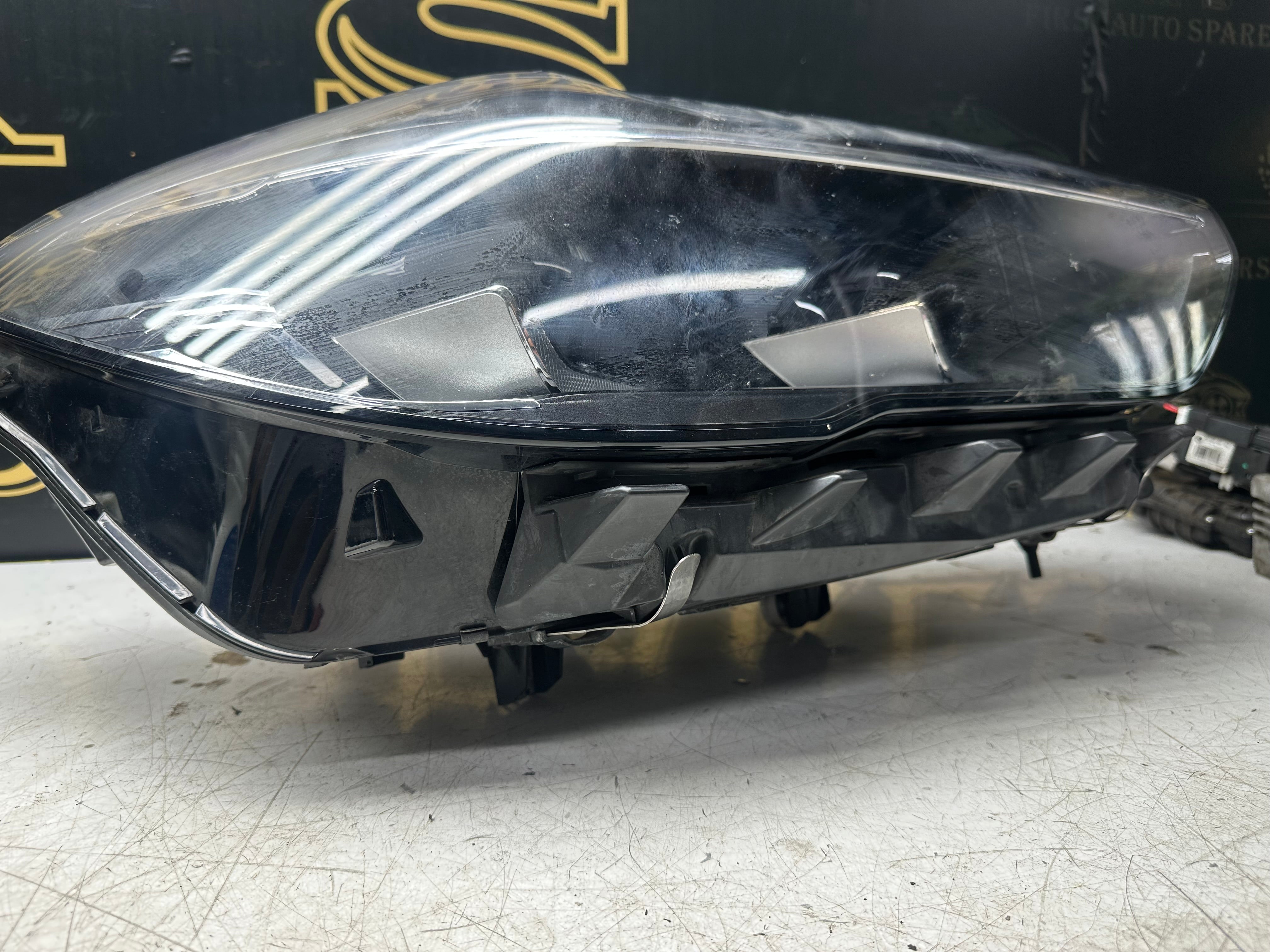 BMW X5 G05 3.0D Genuine LED Passenger Side Headlight 9481781-05 2019–2021
