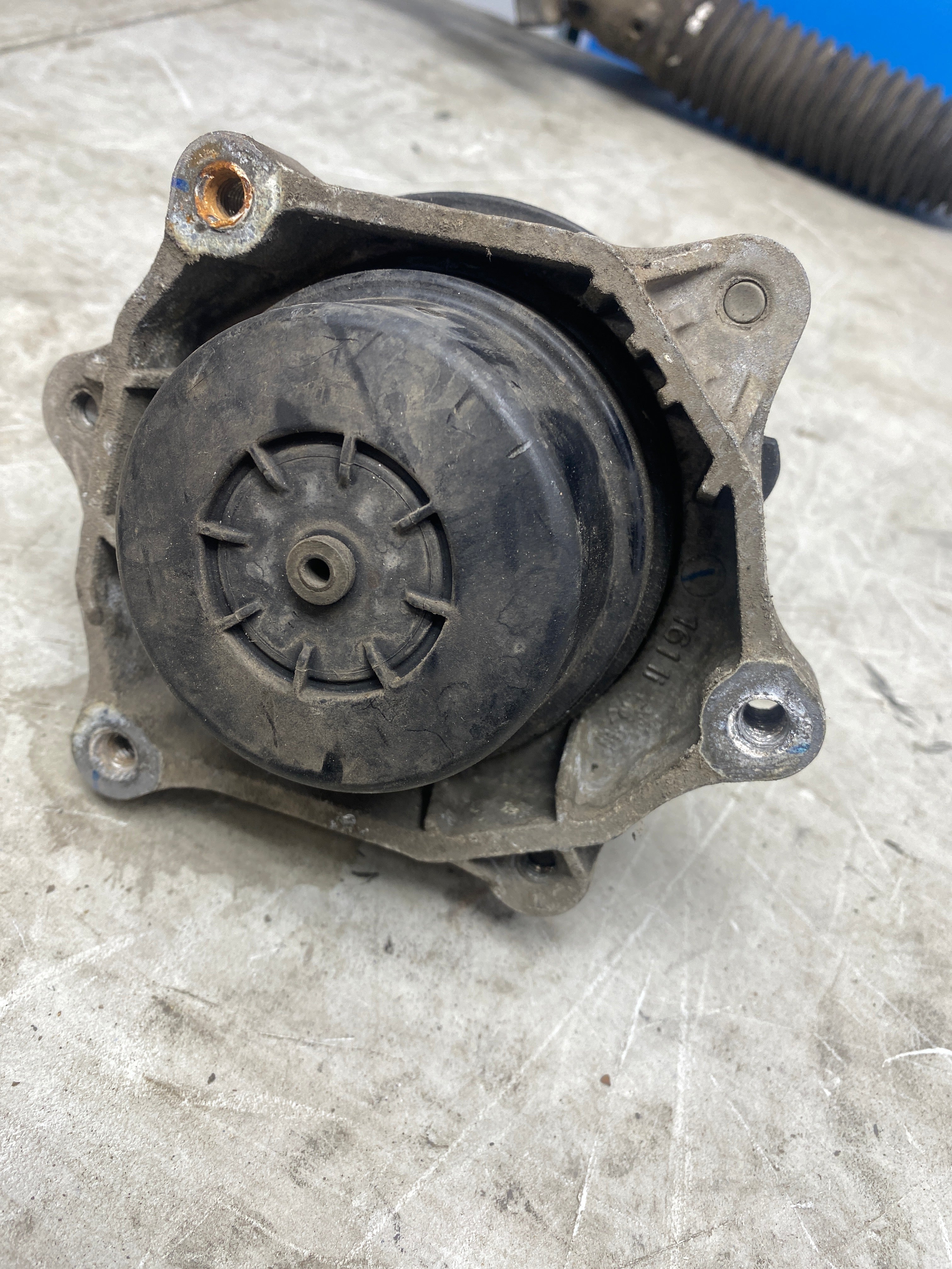 BMW 3 Series F30 330e 2.0 Hybrid Petrol Left Side Engine Mount 2016–2018 (6865469-01)