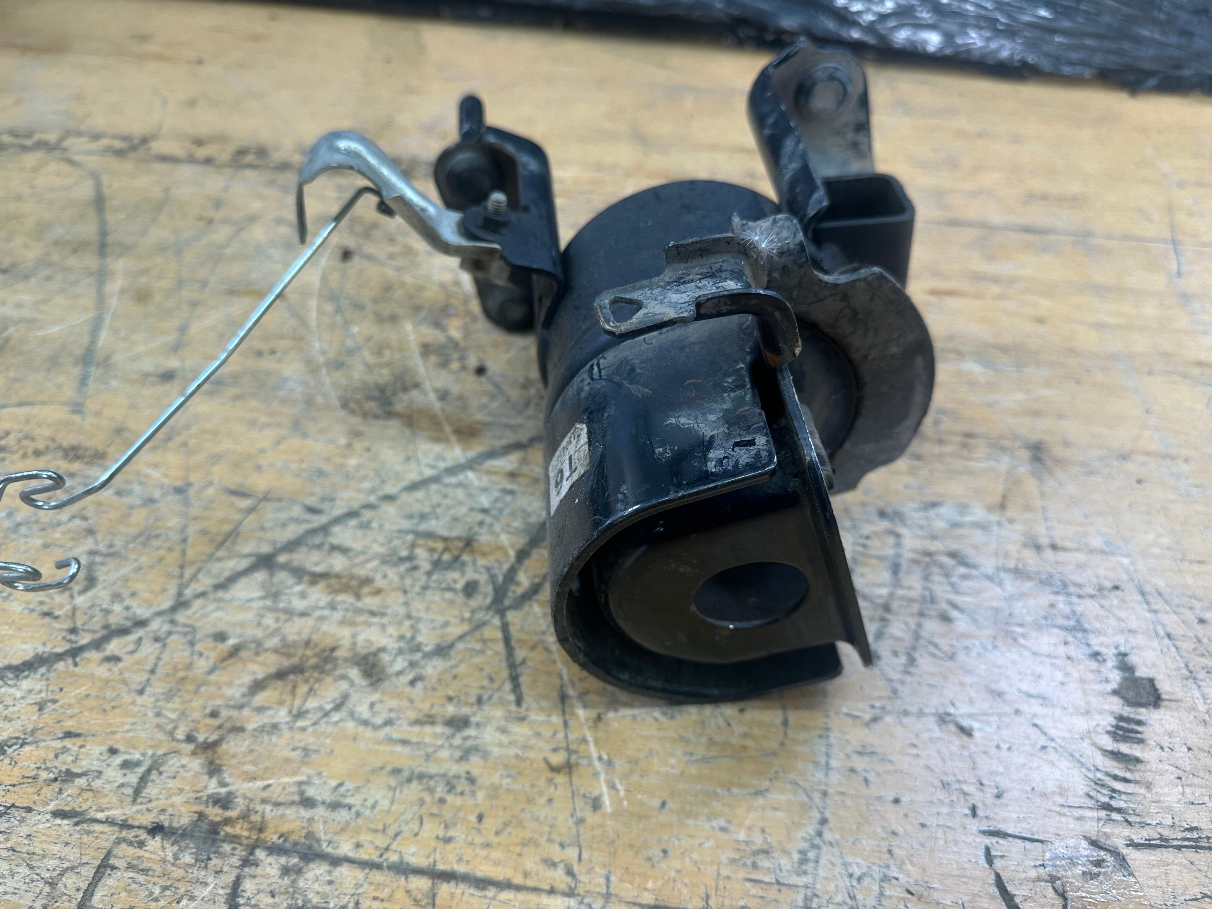 Toyota RAV4 2019-2023 MK5 Hybrid 2.5 Petrol Gearbox Mount Bracket T6 (M3041170)