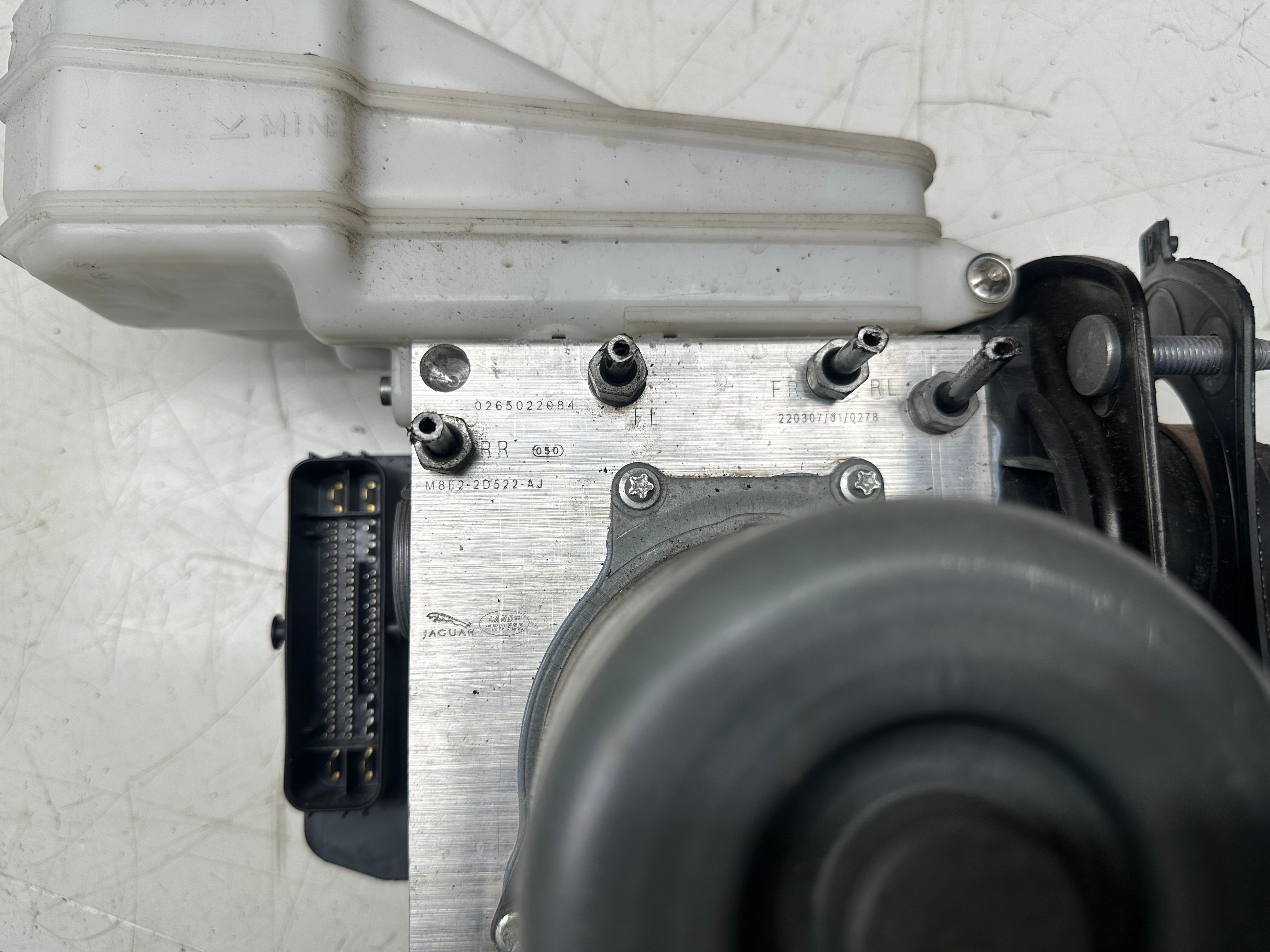 LR Range Rover Sport 2023 L461 Blind Spot Control Module (M8E2-14F152-AJ)