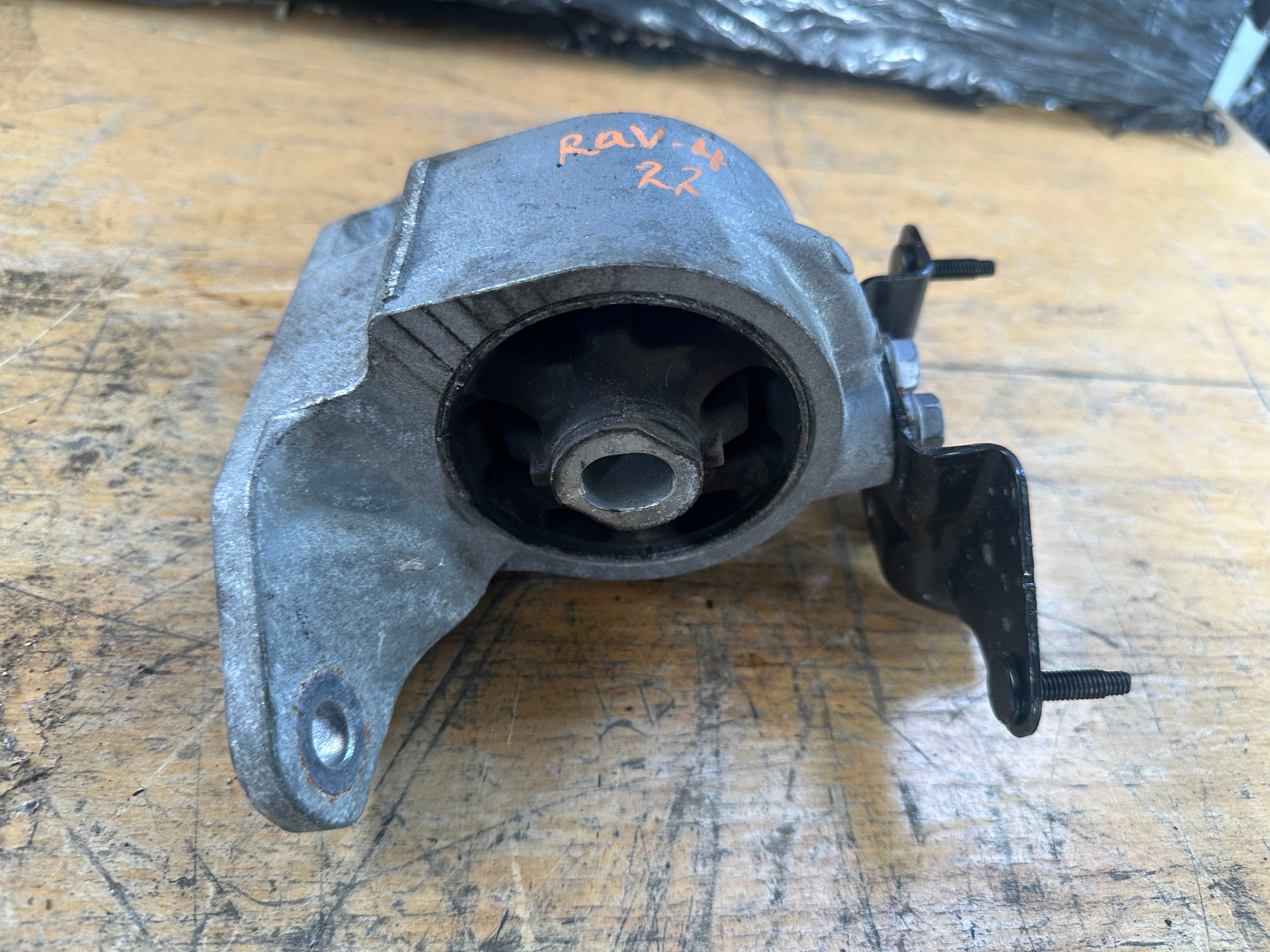 Toyota RAV4 Dynamic 2018–2022 2.5 Hybrid Left N/S Passenger Engine Mount