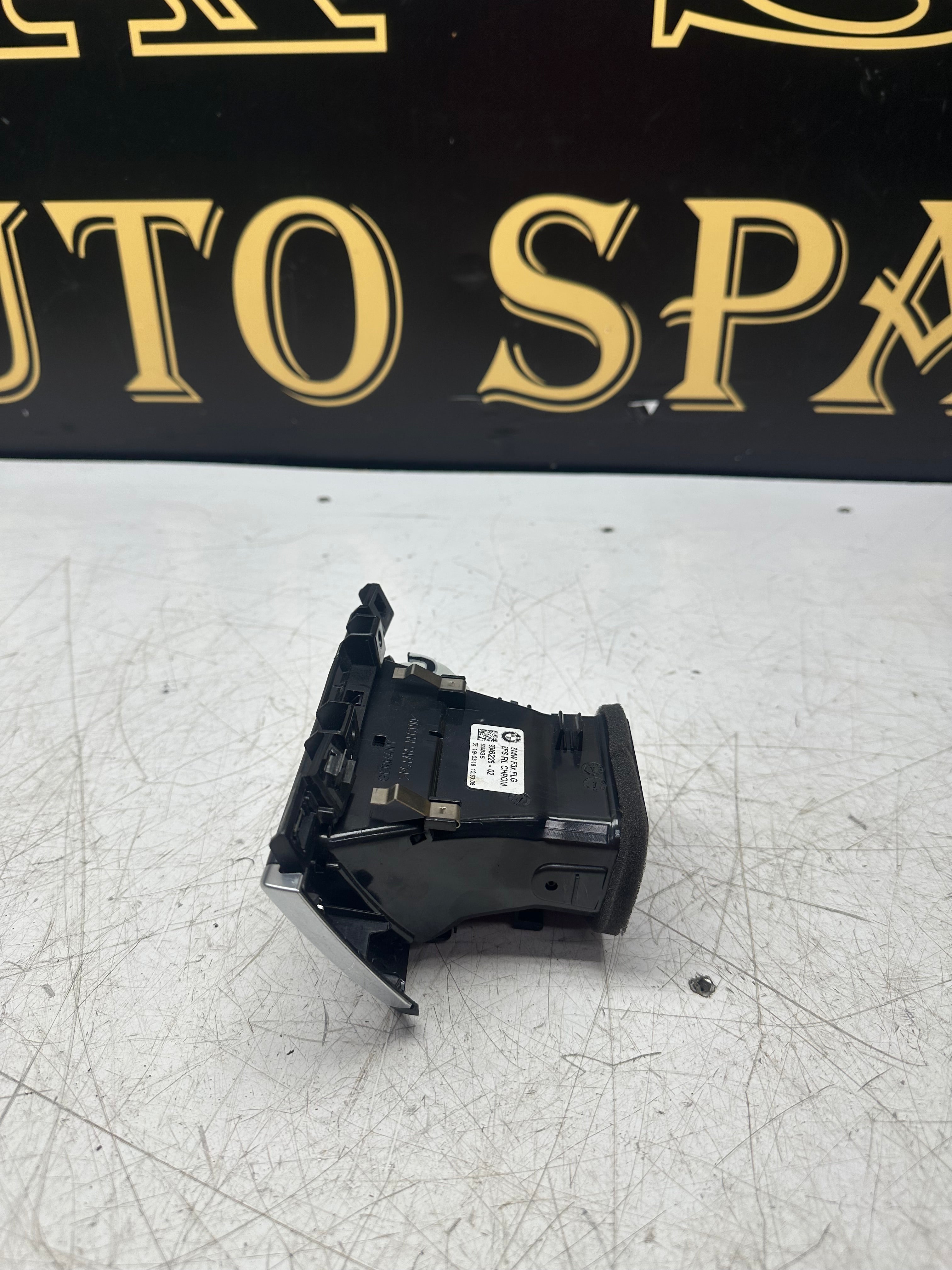 BMW 3 Series F30 LCI Passenger Side Air Vent (2015–2019)(9346226)