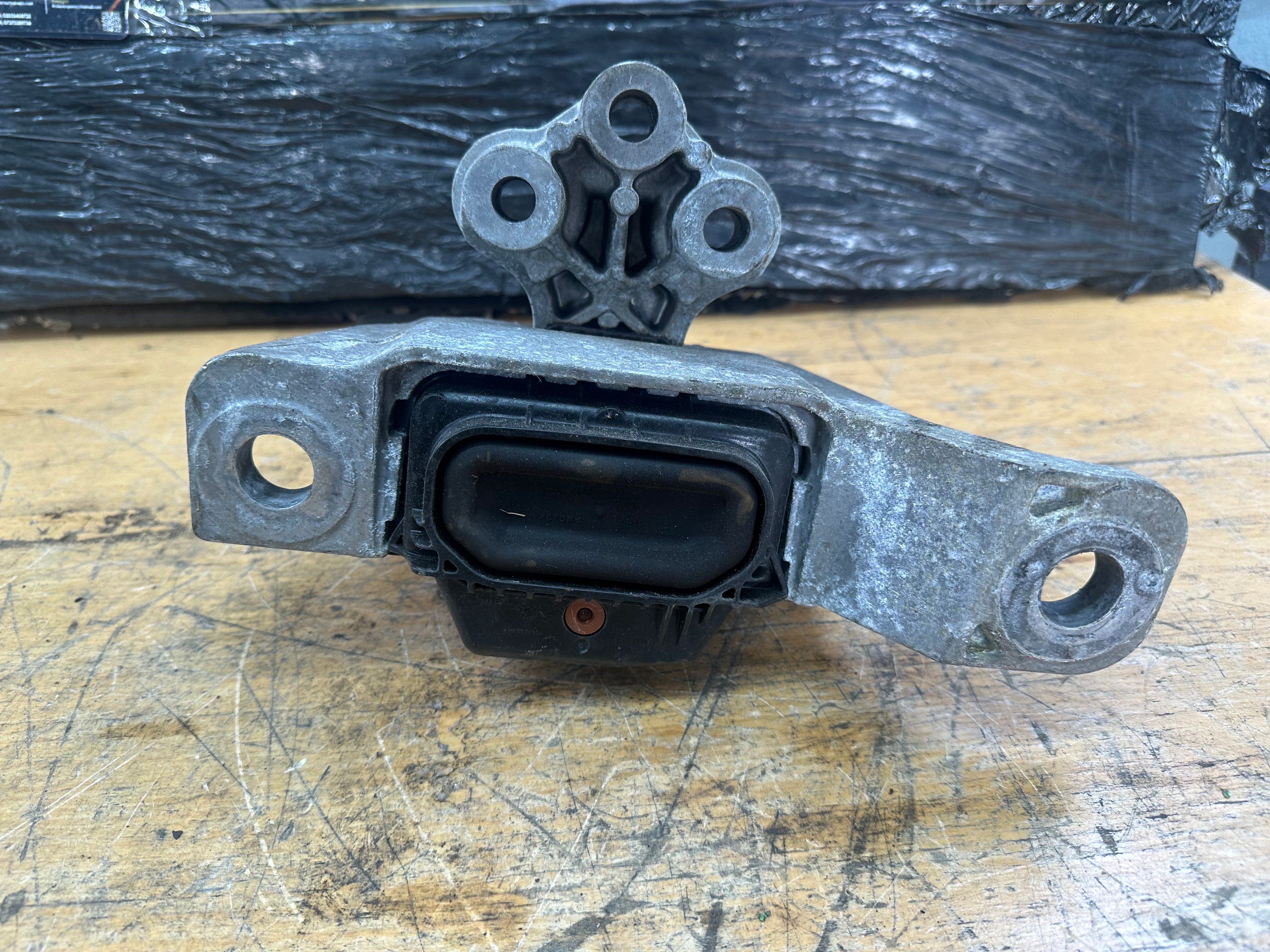 Ford Focus 2021 Right Driver’s Side Engine Mount 1.0L Petrol (JX61-6F012-AG)