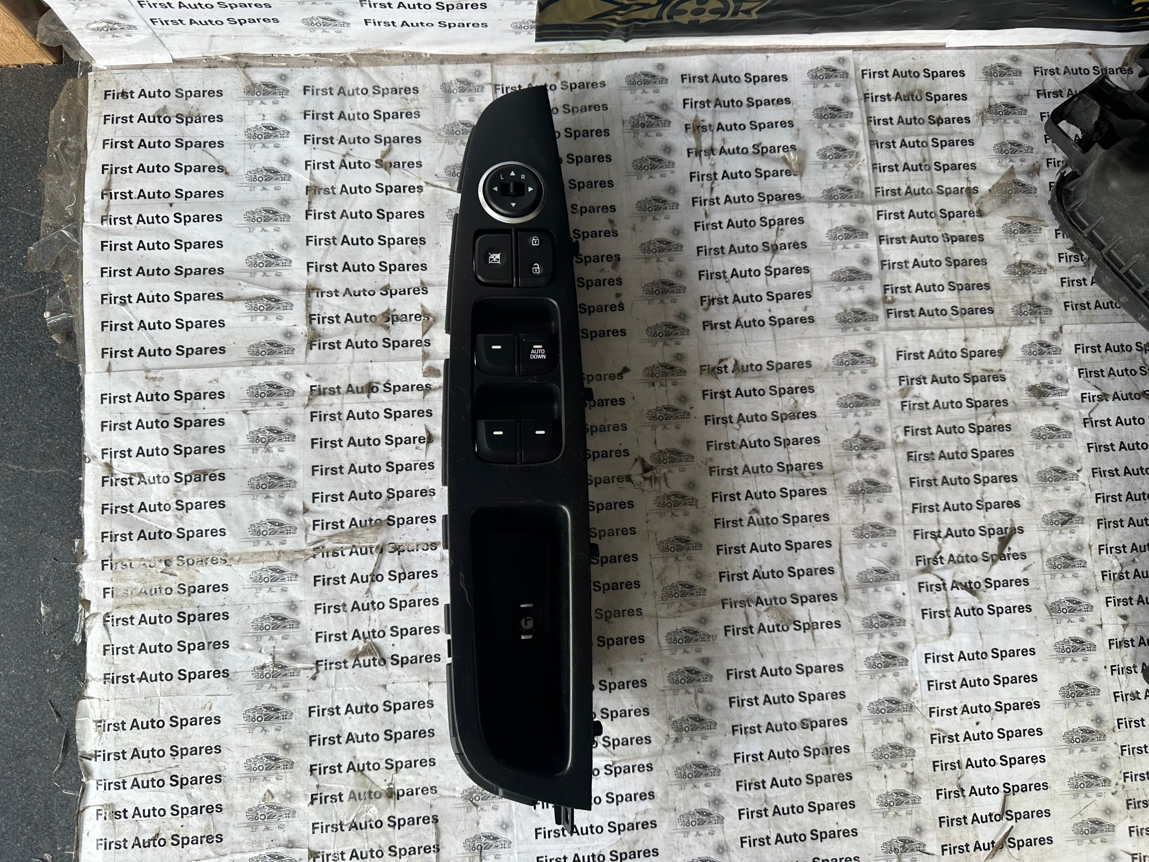 Hyundai i10 Drivers Window Switch Control 2016 (82740-B9030) (299122841)