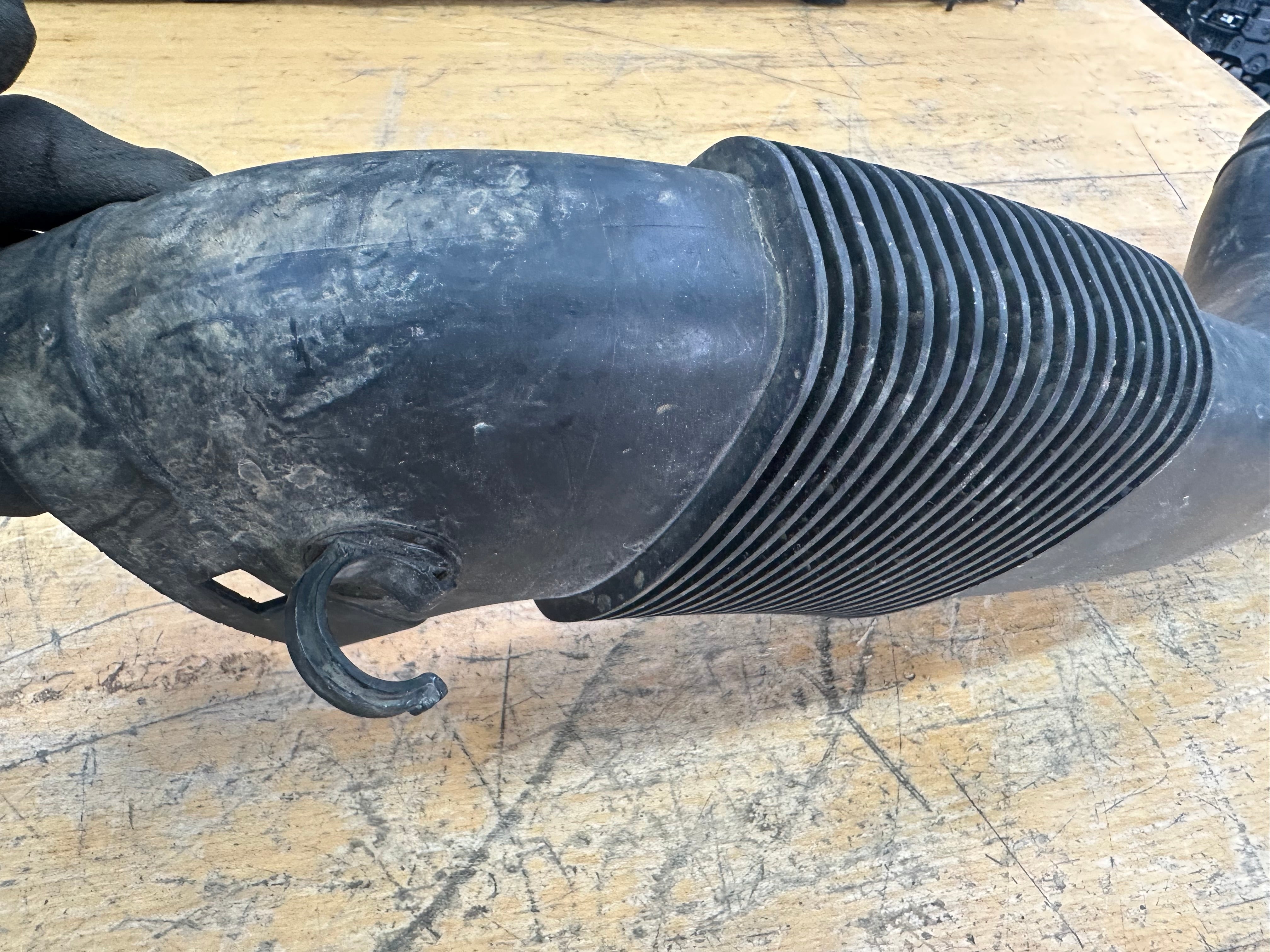 BMW X5 F15 / X6 F16 Engine Cooling Air Duct Inlet Pipe Airflow (8514007) (203519-10)