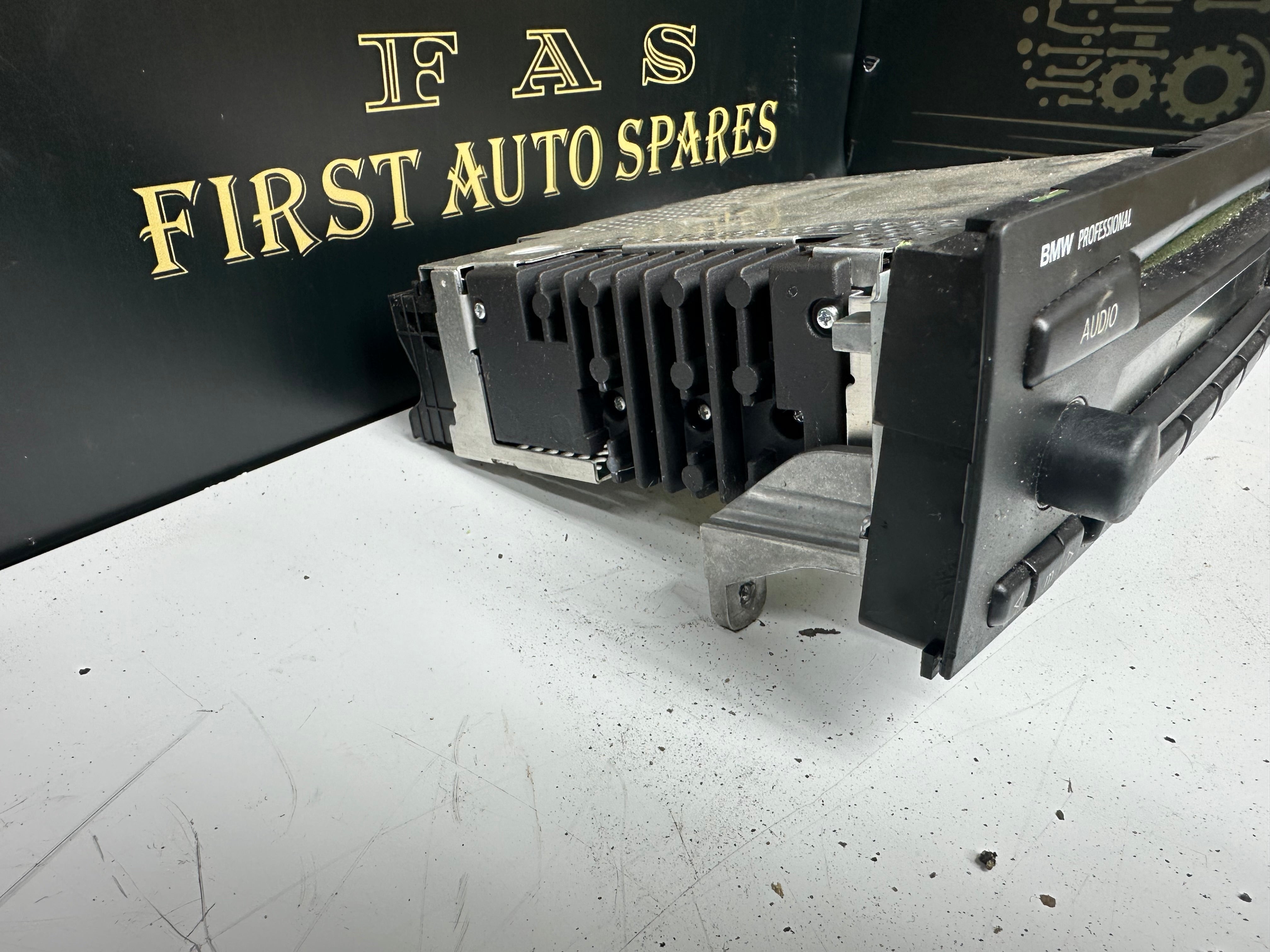 BMW E90 Radio Professional CD73 Player (65126983018)
(65.12-6 983 018)