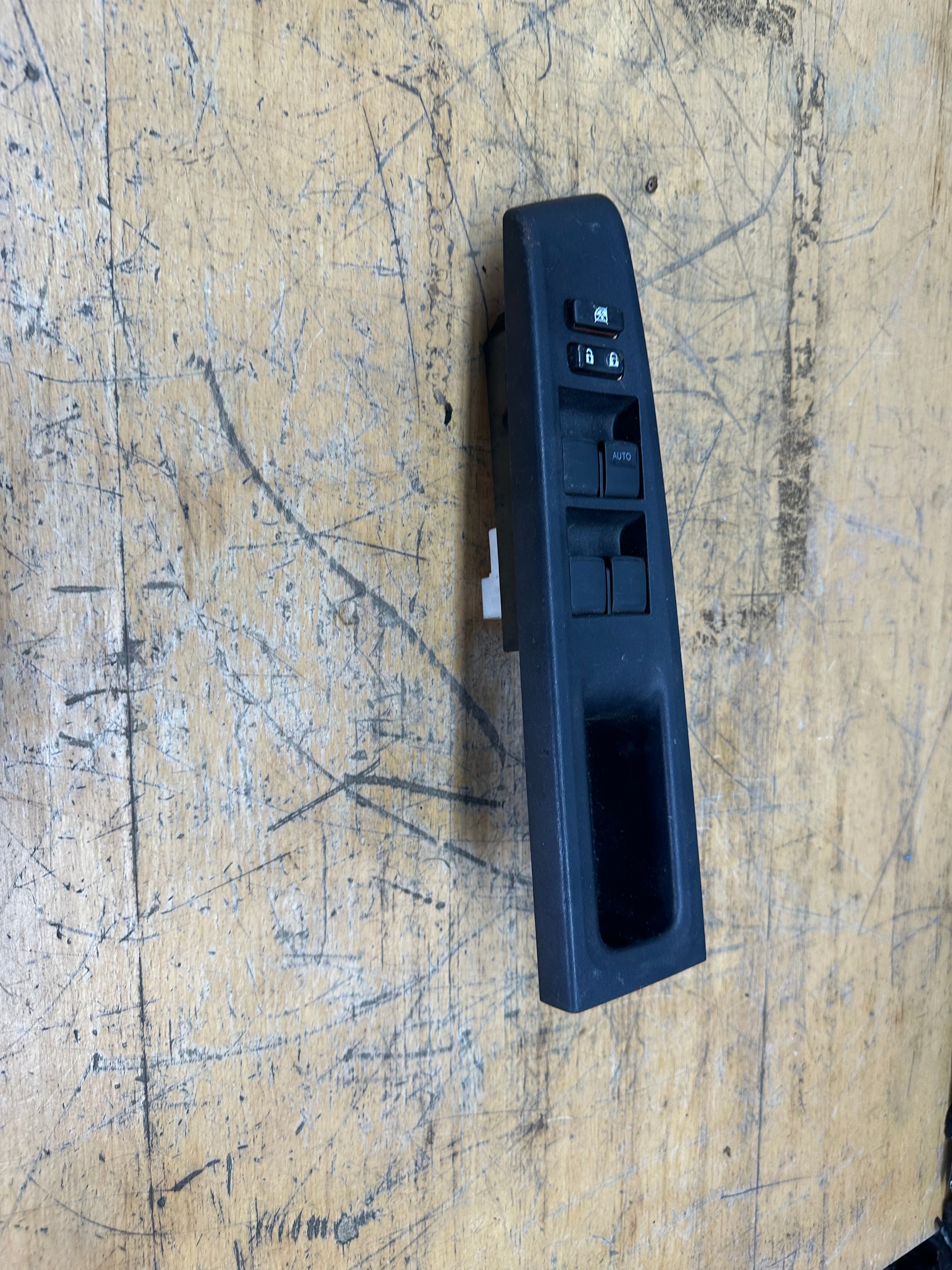 Toyota Yaris 2014 Front Right Driver’s Window Control Switch (74231-0D310)