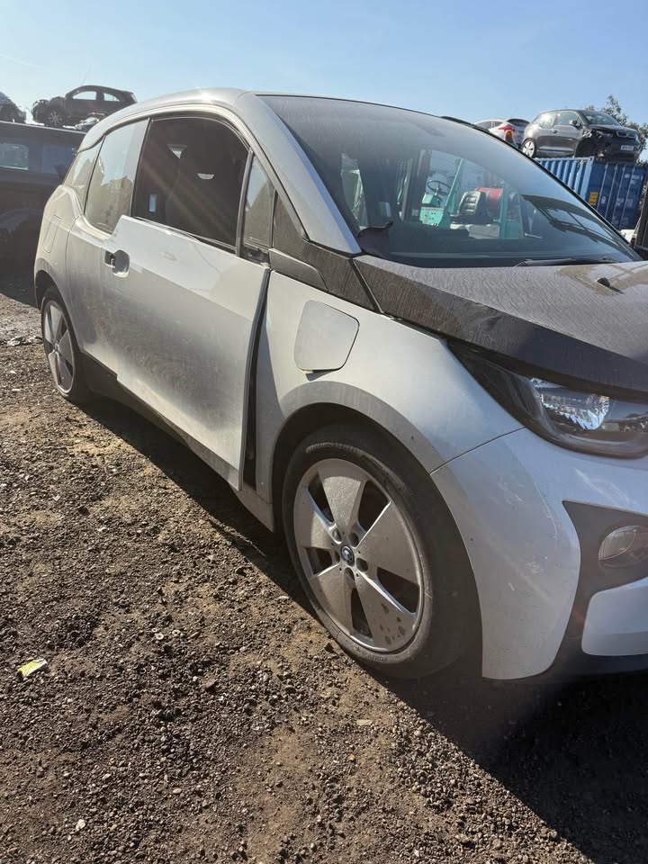 BMW I3 2017 - Price is for Wheel Nut ONLY - (BREAKING)