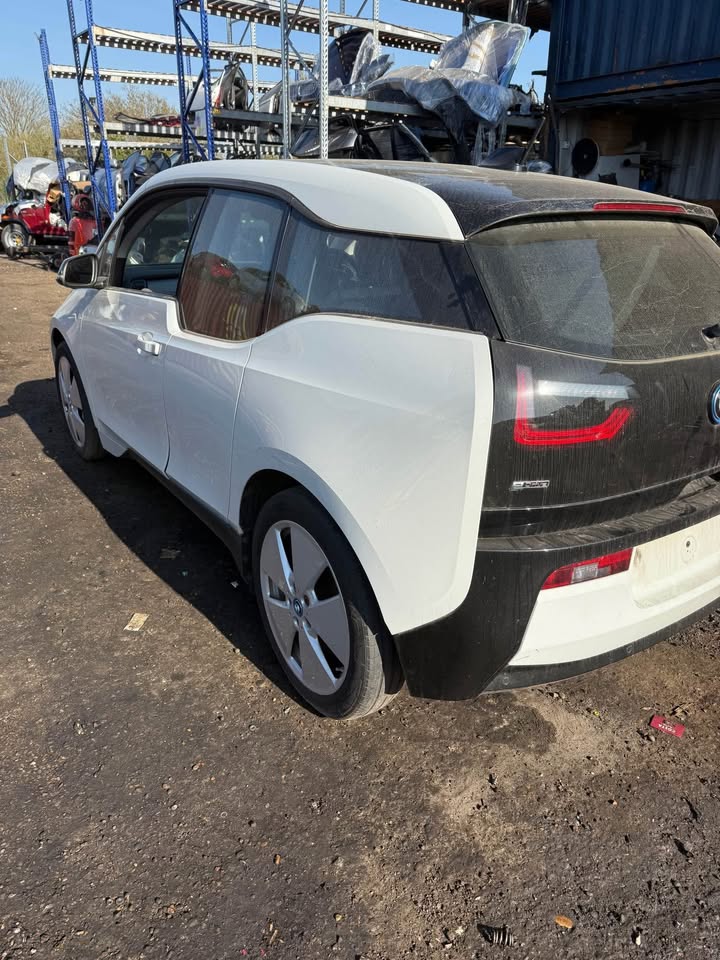 BMW I3 2017 - Price is for Wheel Nut ONLY - (BREAKING)