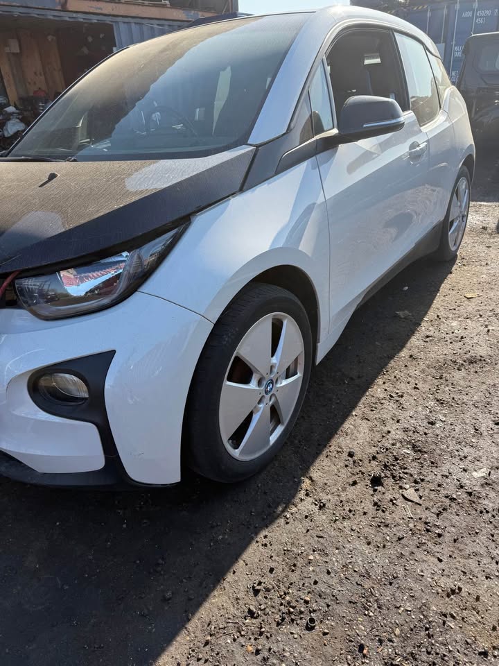 BMW I3 2017 - Price is for Wheel Nut ONLY - (BREAKING)