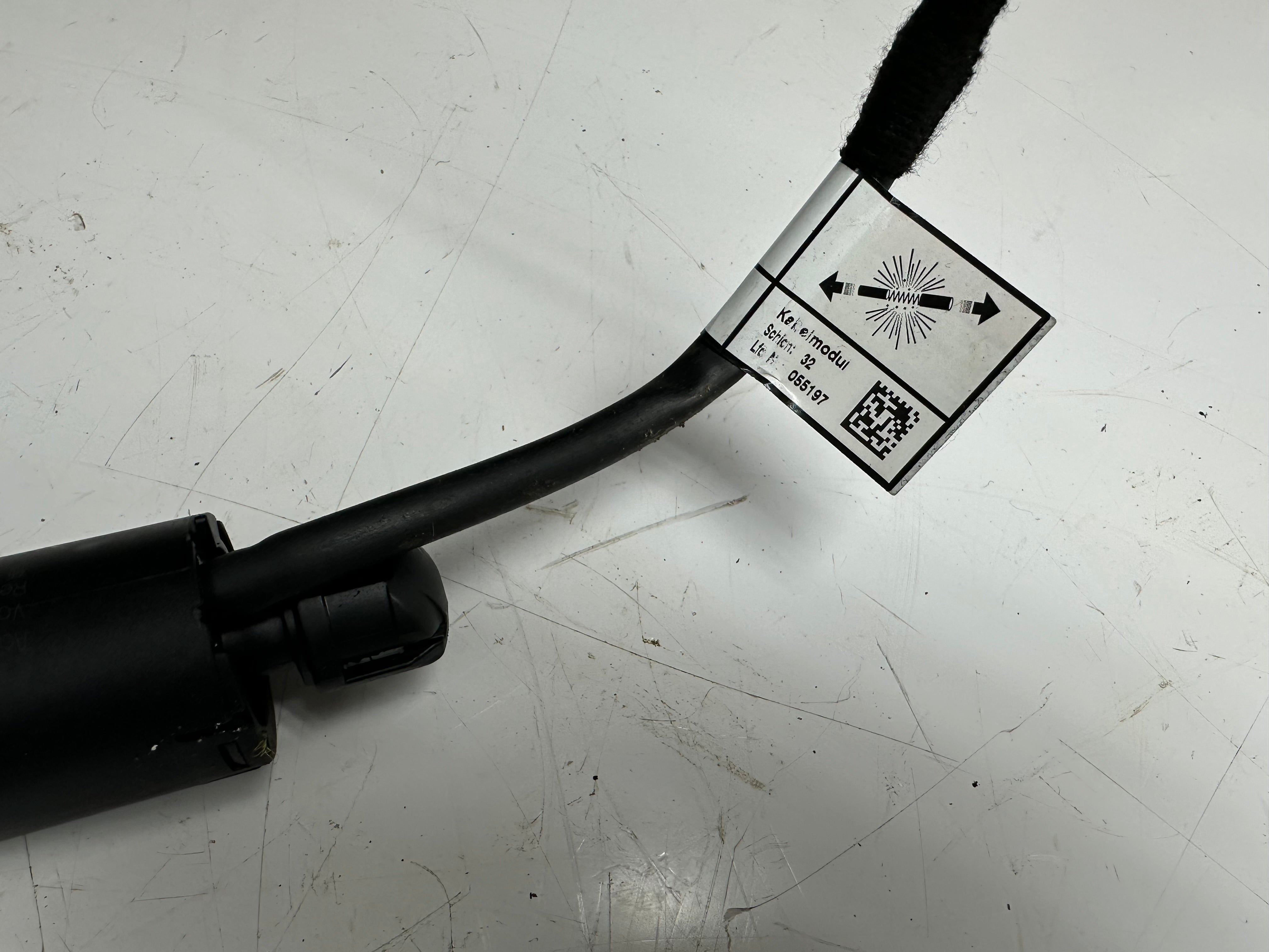 BMW 3 Series G20 G21 G28 L/R Tailgate Gas Strut (7453413-10) (C86009-106)
