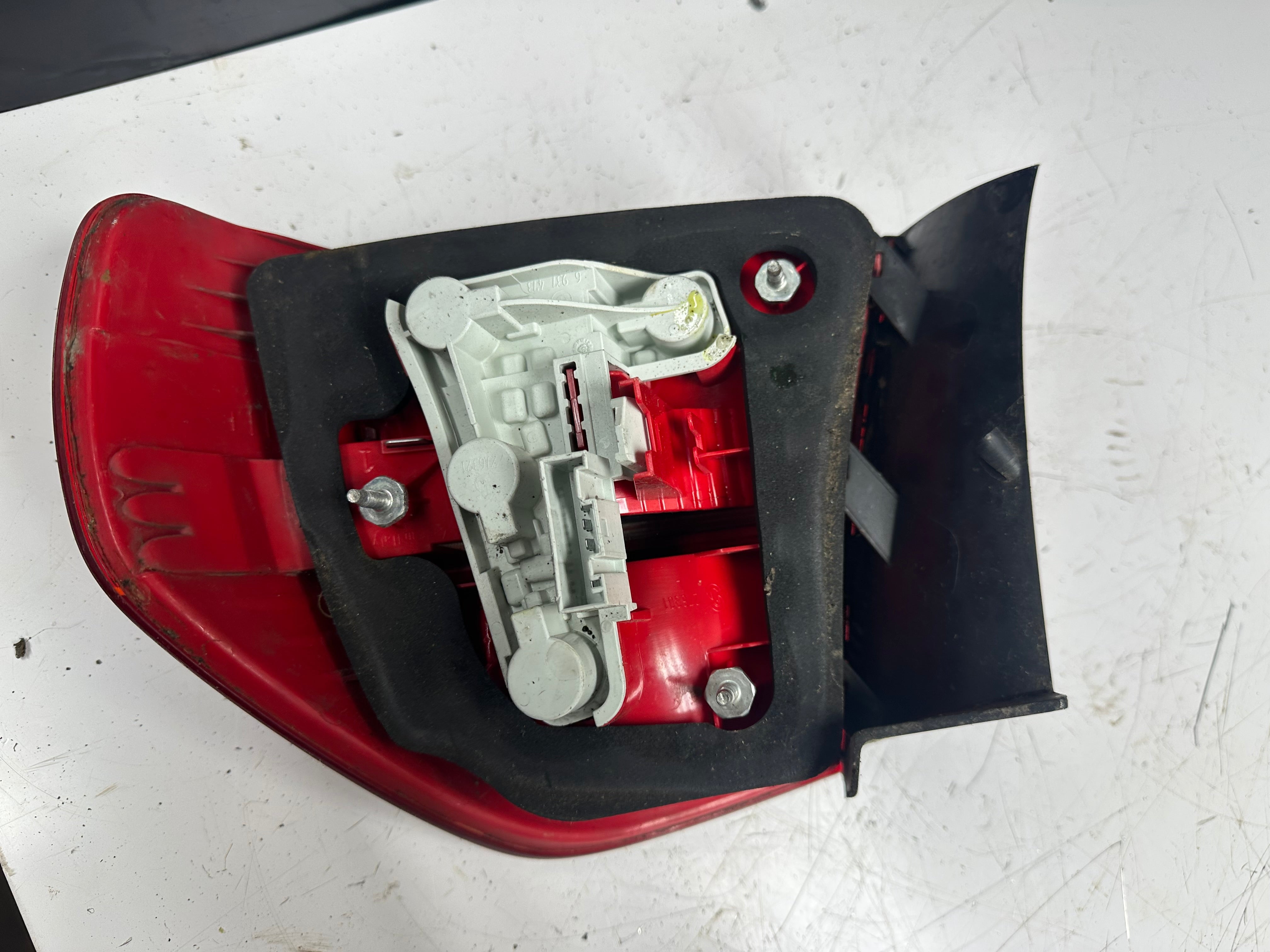 BMW 3 Series E90 E91 E93 2008 Left Rear Tail Light (276301 L)