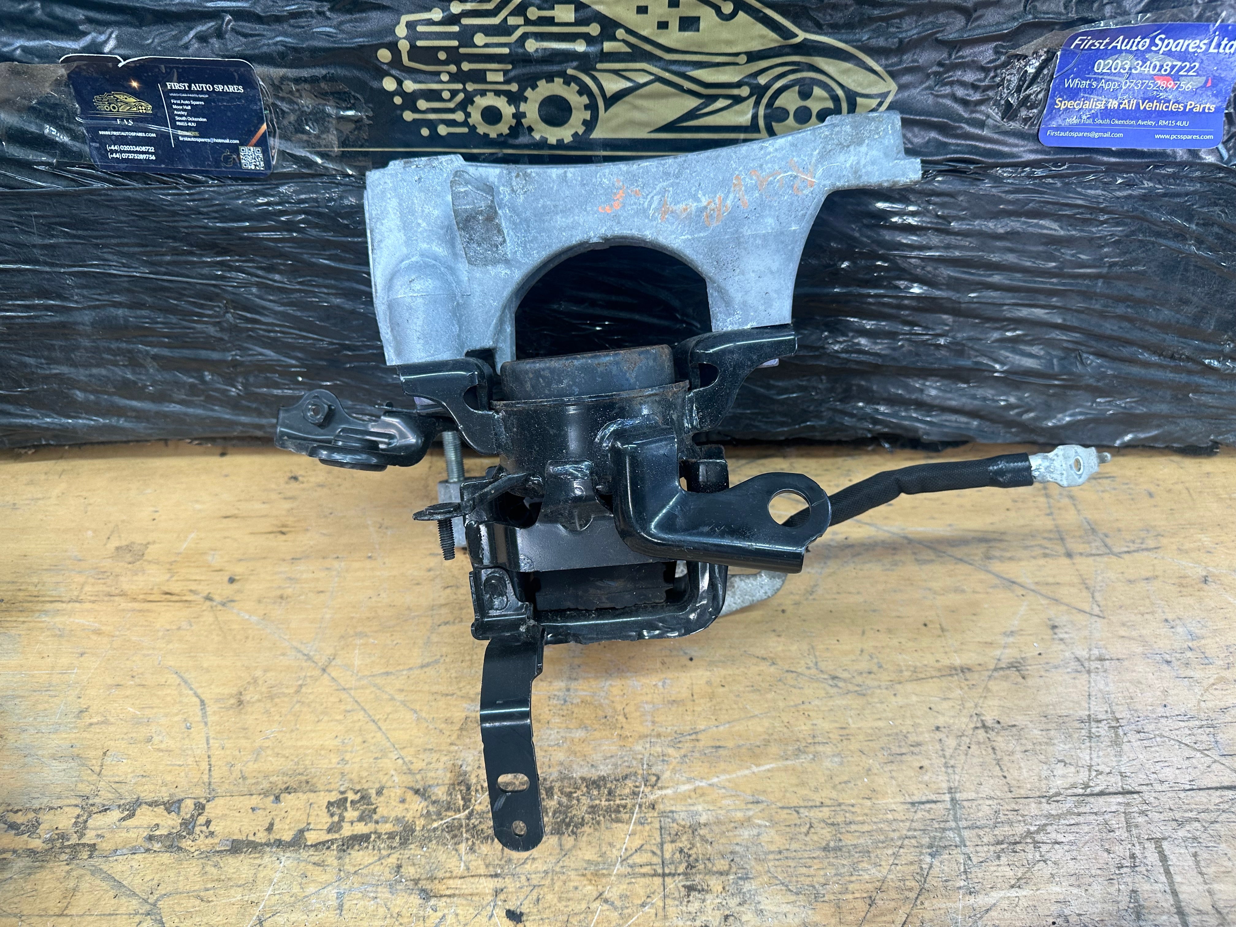 Toyota RAV4 (XA50) 2022 2.5 Hybrid Right Driver's Side Engine Mount (12305-25040)