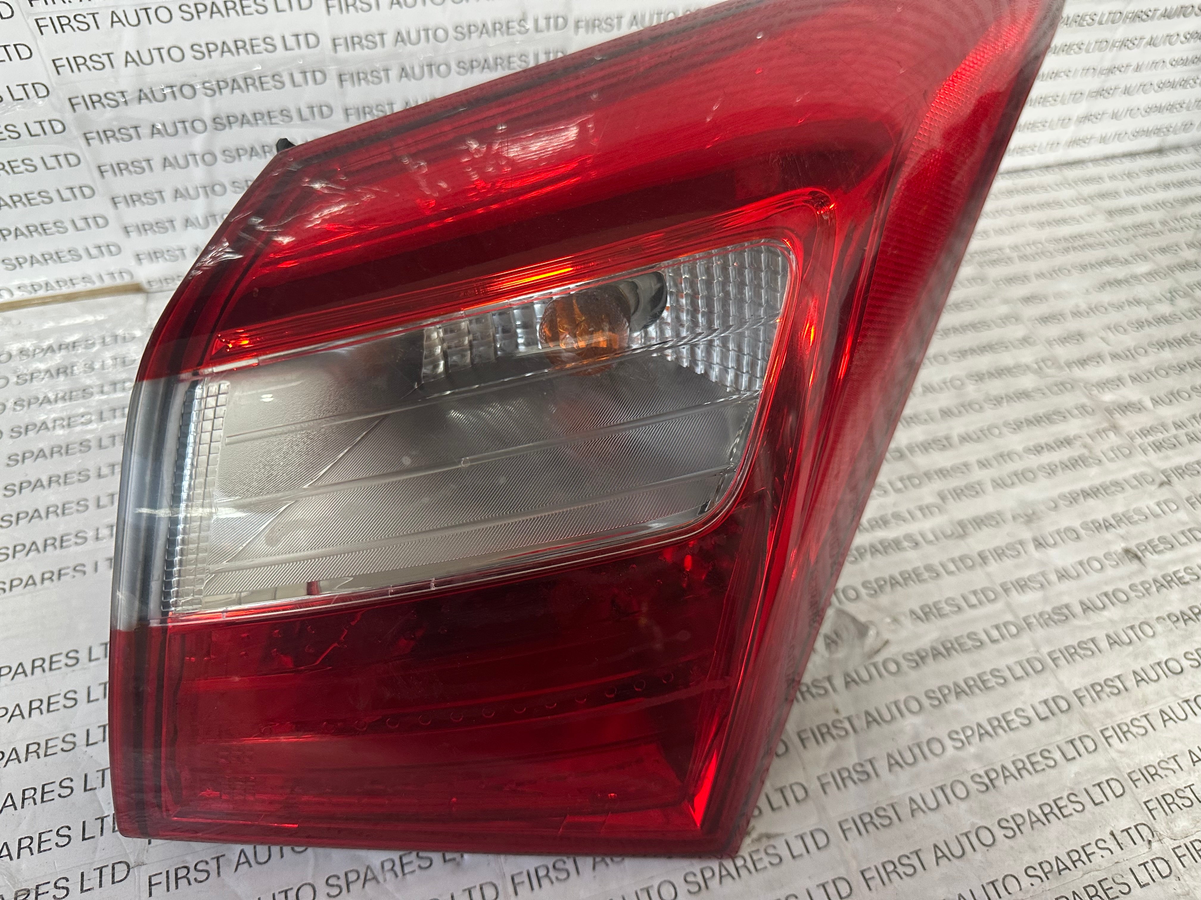 Hyundai i30 2016 MK2 Hatch Outer Right Rear Tail Light (92402-A50)