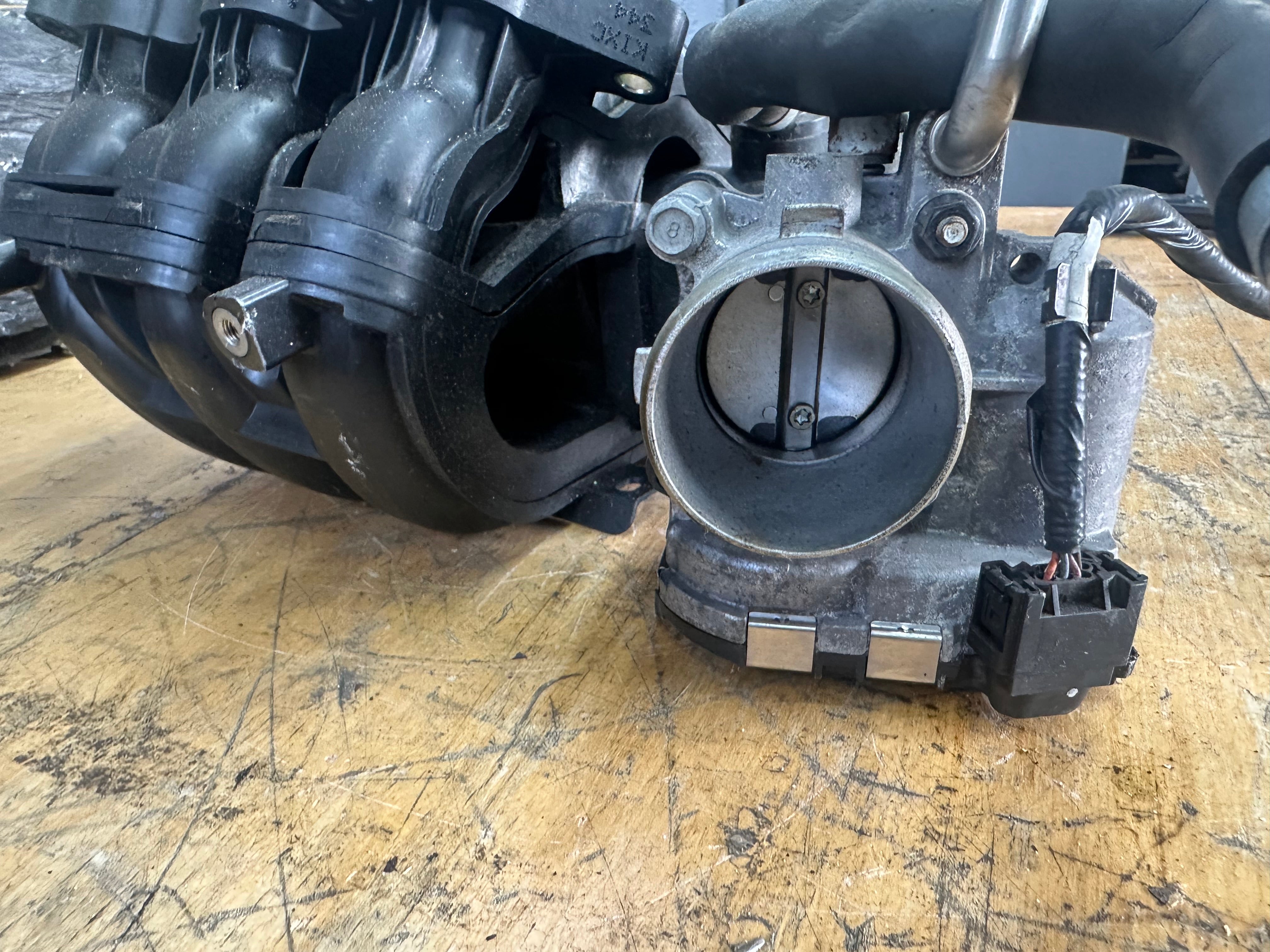 Hyundai i10 2016 Inlet Intake Manifold & Throttle Body (35100-04200)