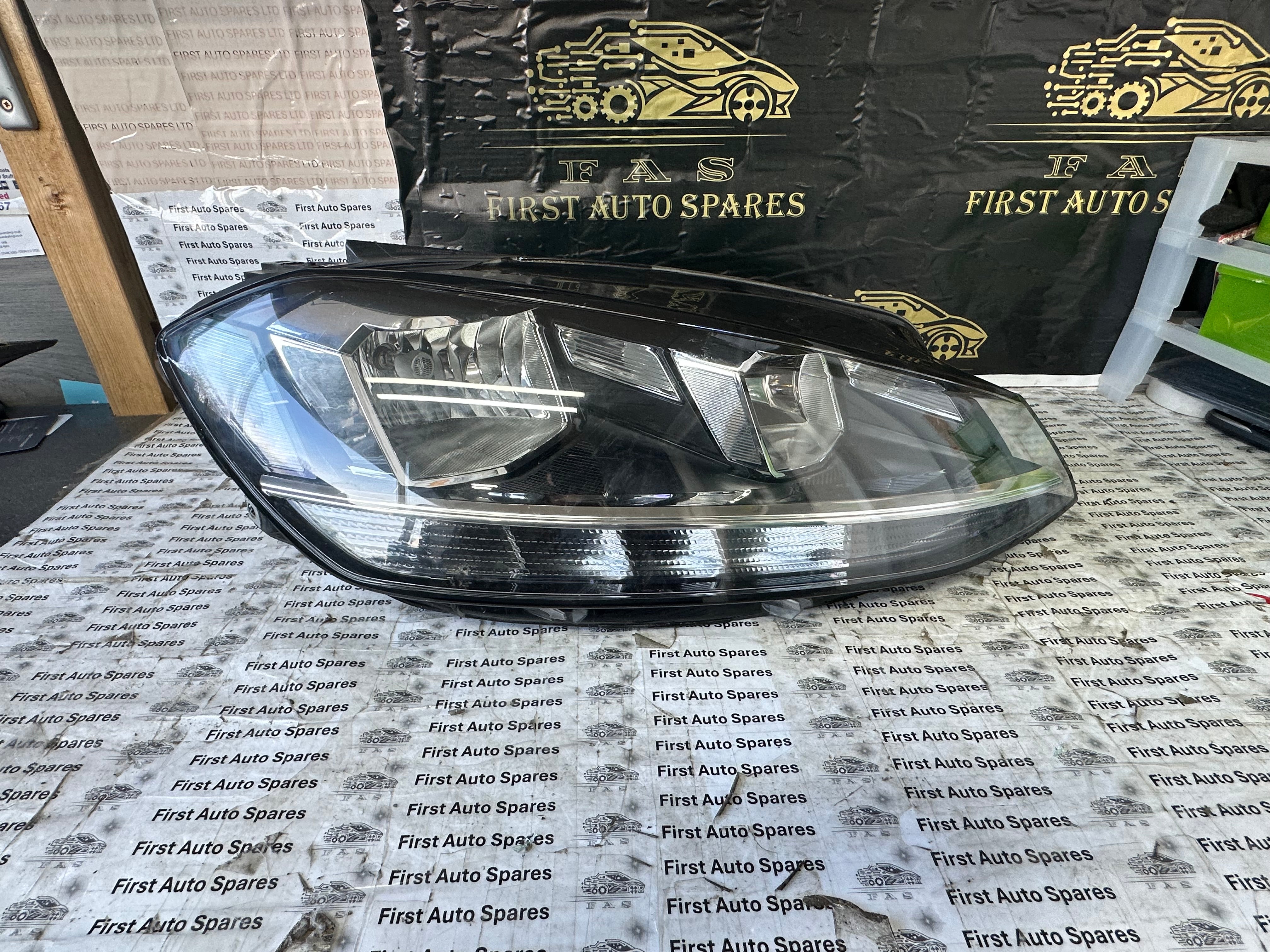 Volkswagen Golf MK7.5 (2013–2017) Right O/S Driver’s Halogen Headlight