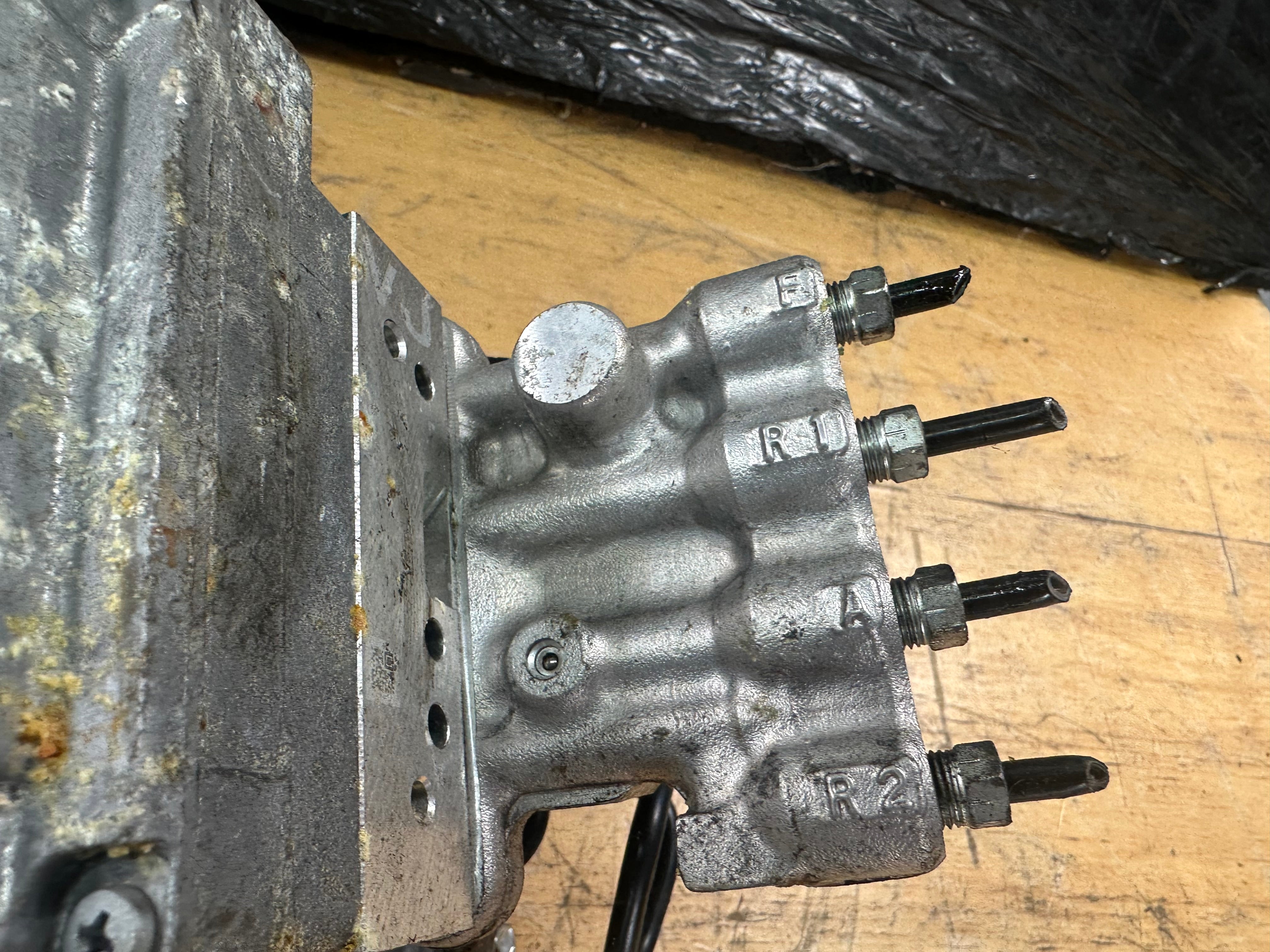 Toyota Yaris 2015–2020 1.5 Hybrid ABS Pump Module (47210-52500) (47270-47030)