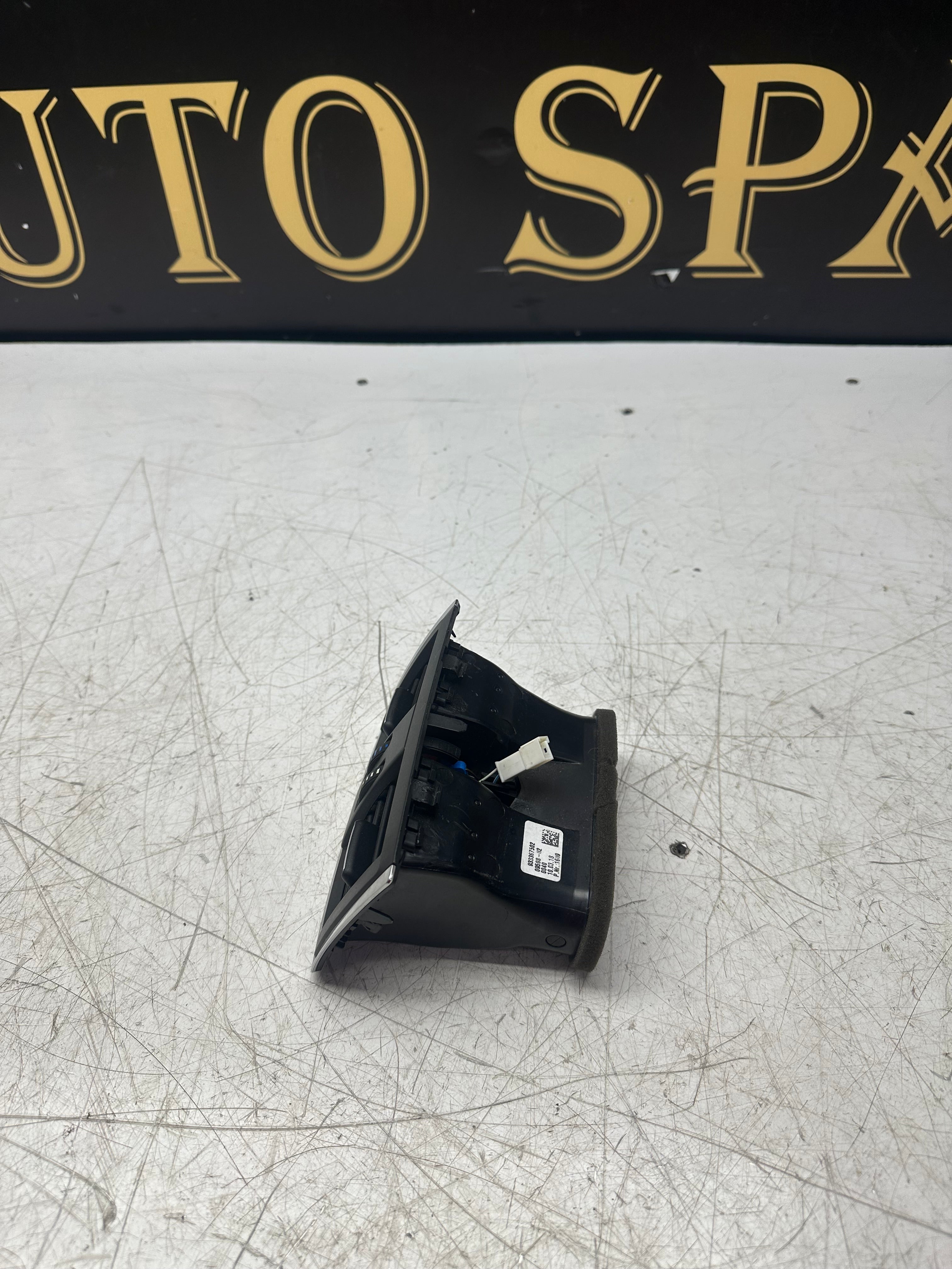 BMW 3 Series F31 Rear Air Vent Console Trim (M Sport LCI) (2015–2019)(9207330)