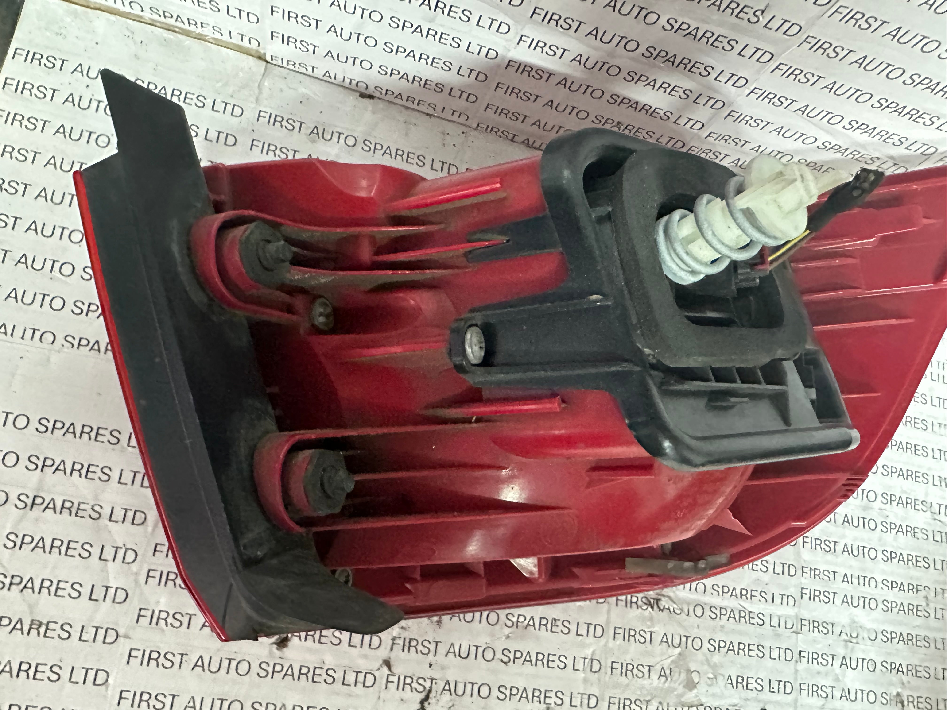 Volkswagen Passat B7 Right Rear Tail Light (3AF945096A)