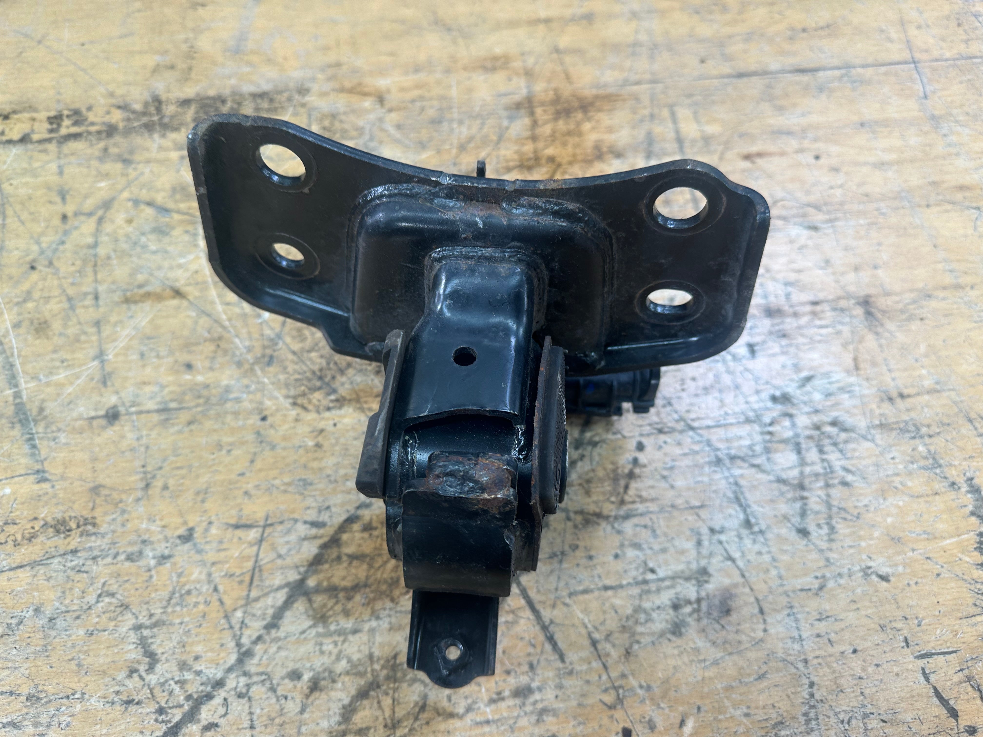 Toyota Auris 2014 Engine Mounting Left Front Hybrid Engine Mount