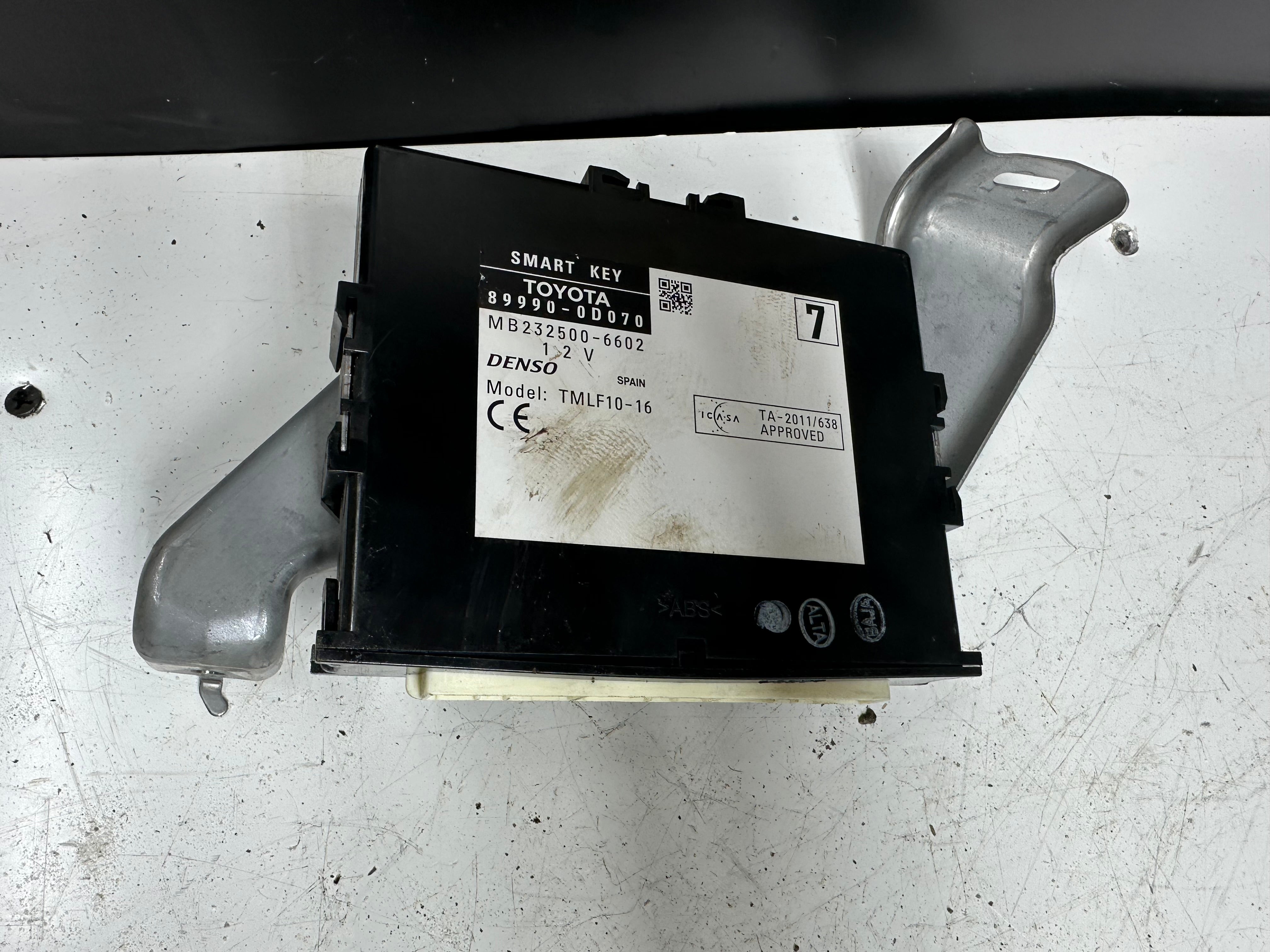 Toyota Yaris Hybrid HEV XP130 Smart Key Control Module (89990-0D070) (MB232500-6602)