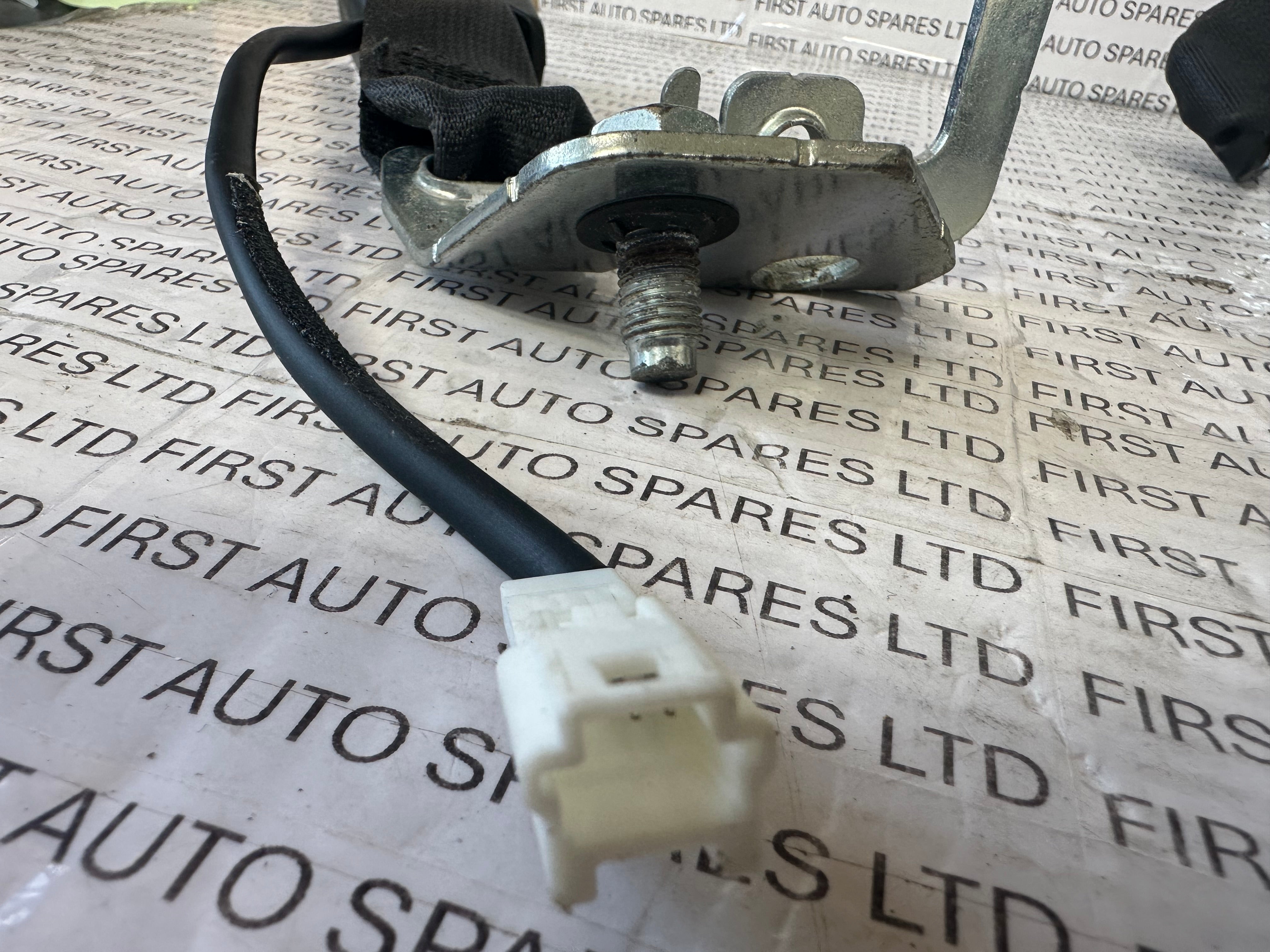 Nissan Qashqai 2018 Rear Left Side Seat Belt Buckle (308333210)