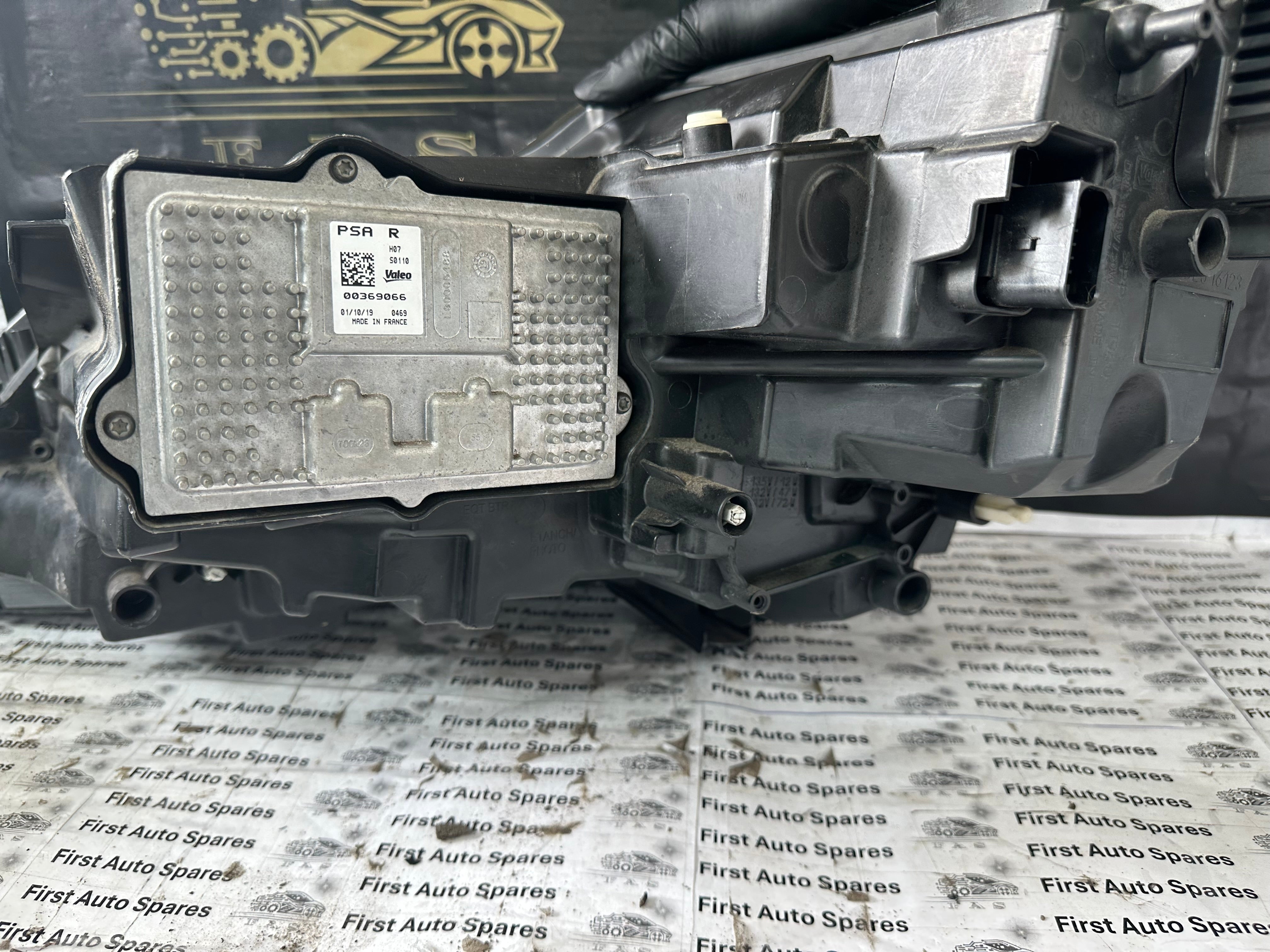 Peugeot 3008 5008 2017–2020 Right LED Headlight (89909536)