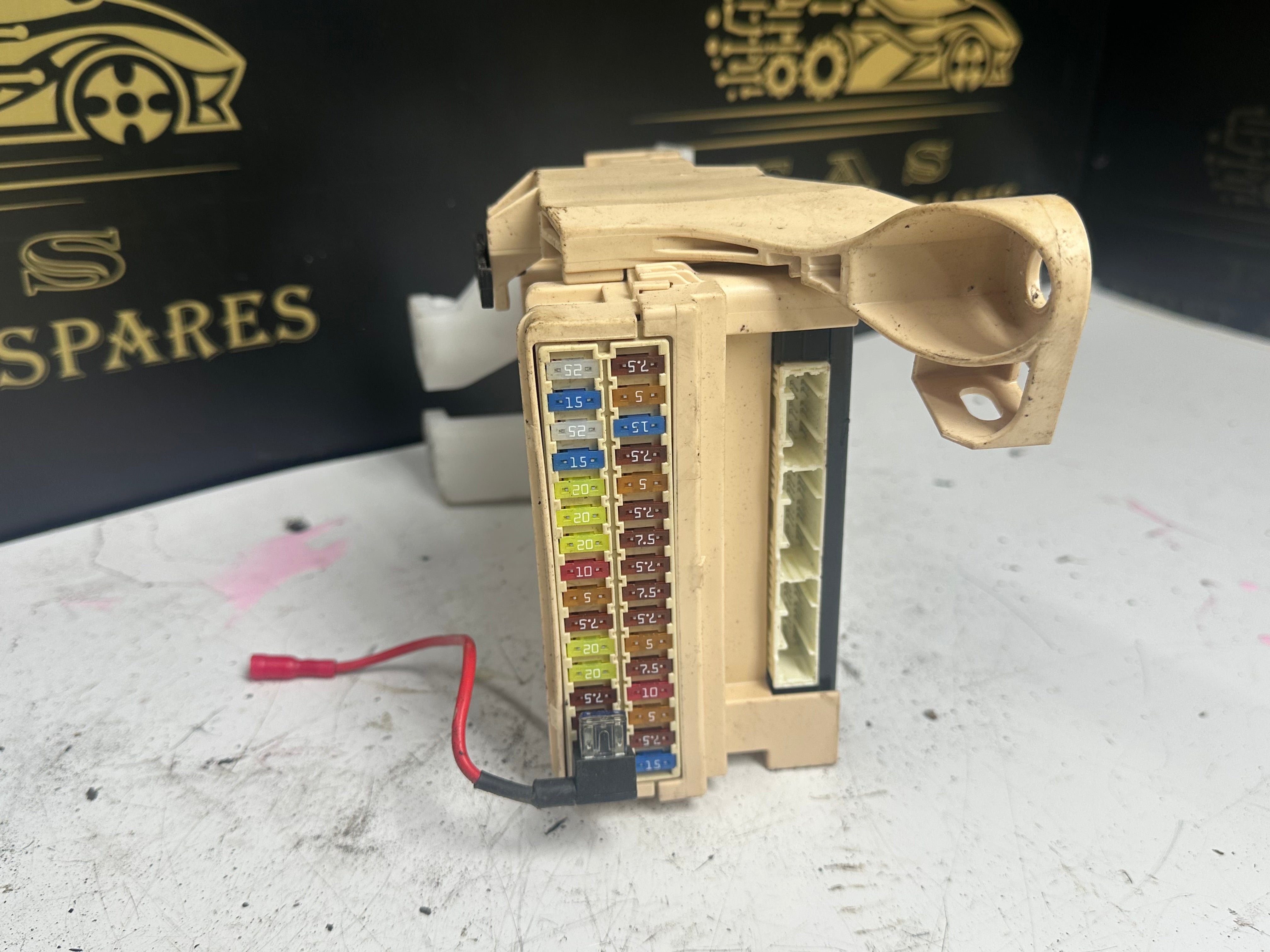 Toyota Auris Hybrid Body Control Module (6358-6756) (82730-12X81) 89221-02500)