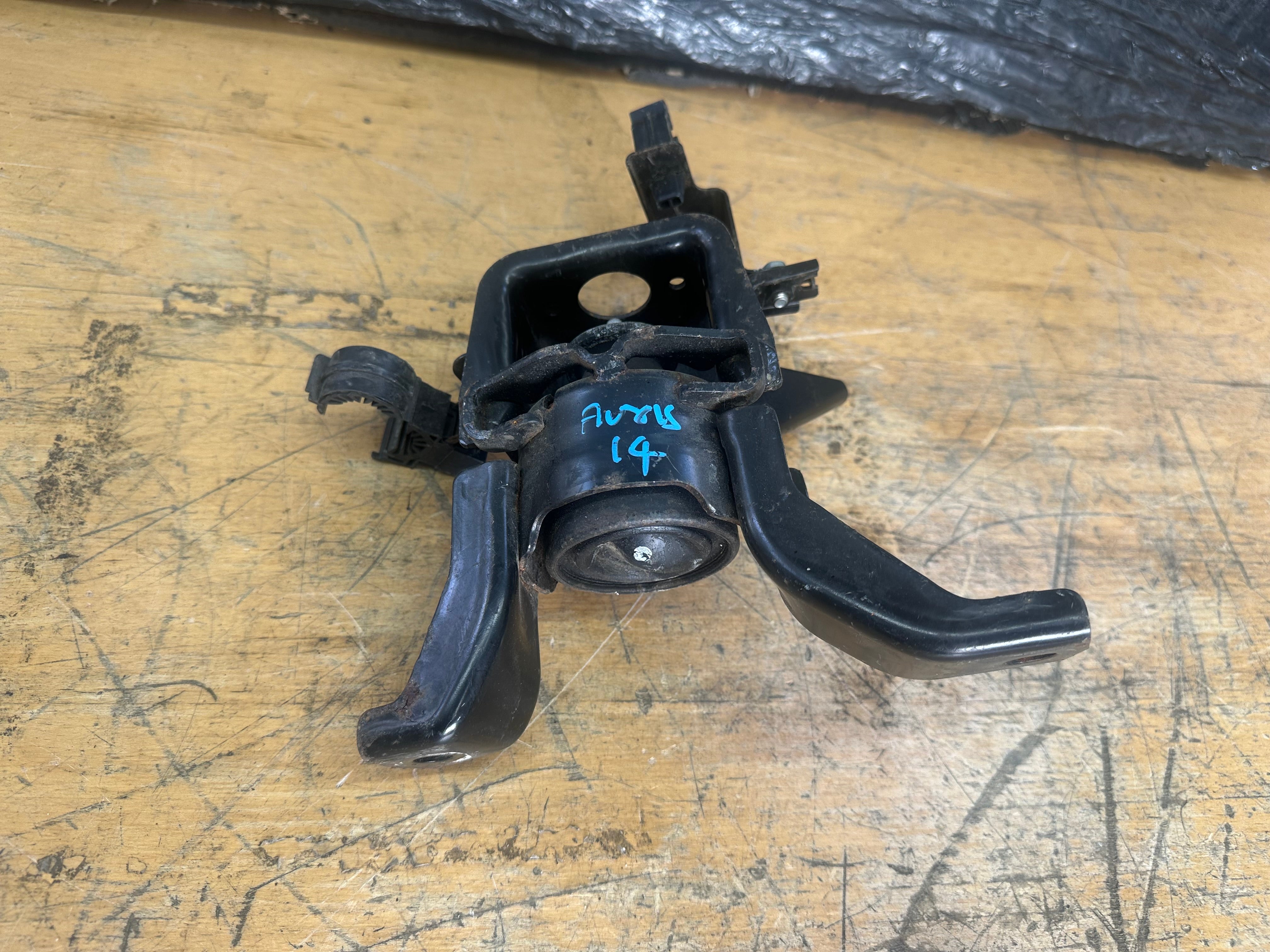 Toyota Auris 2014 Engine Mount Right Driver’s Side