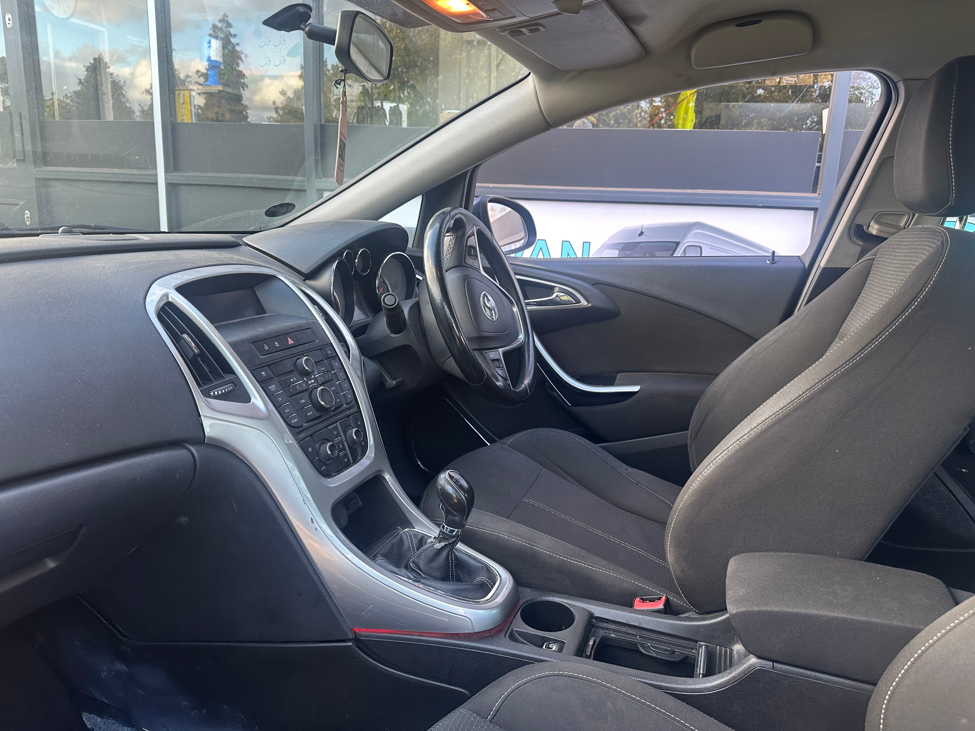 Vauxhall Astra SRi CDTi 2010 For Parts or Full Vehicle Sale (Price For A Wheel Nut Only)