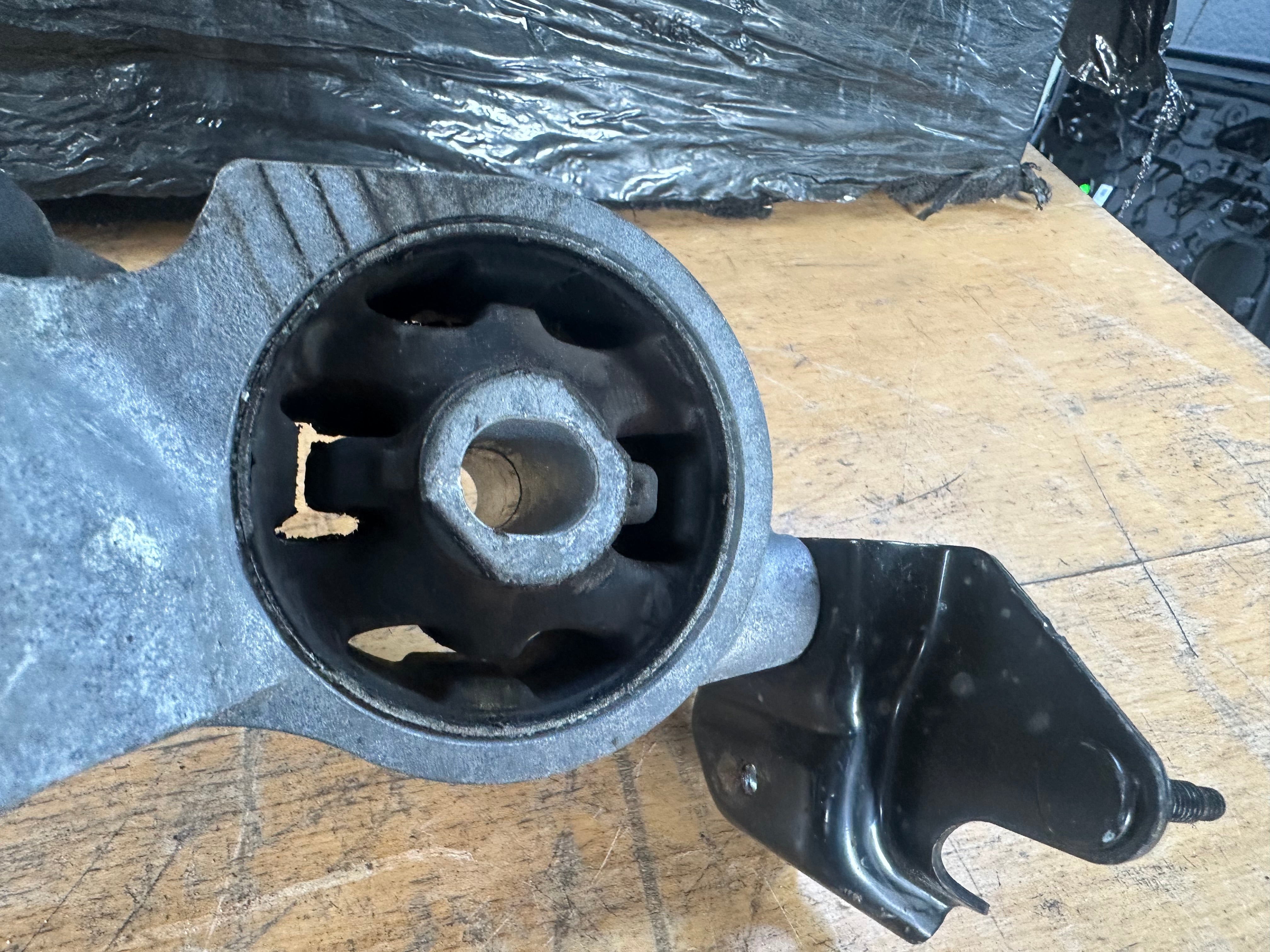 Toyota RAV4 Dynamic 2018–2022 2.5 Hybrid Left N/S Passenger Engine Mount