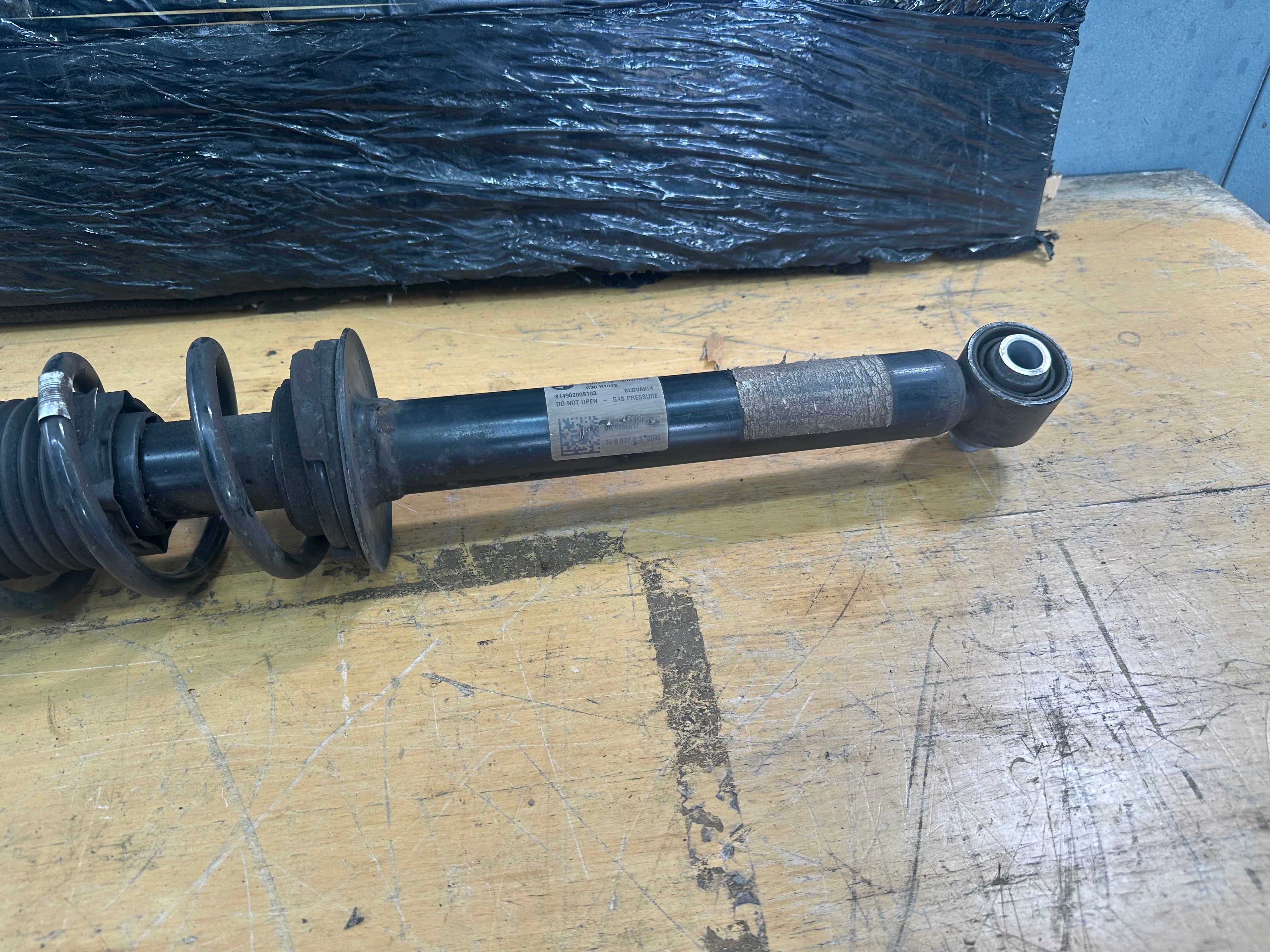 BMW 5 Series G30 Rear O/S N/S Left / Right Suspension Shock Absorber (6866617 02)