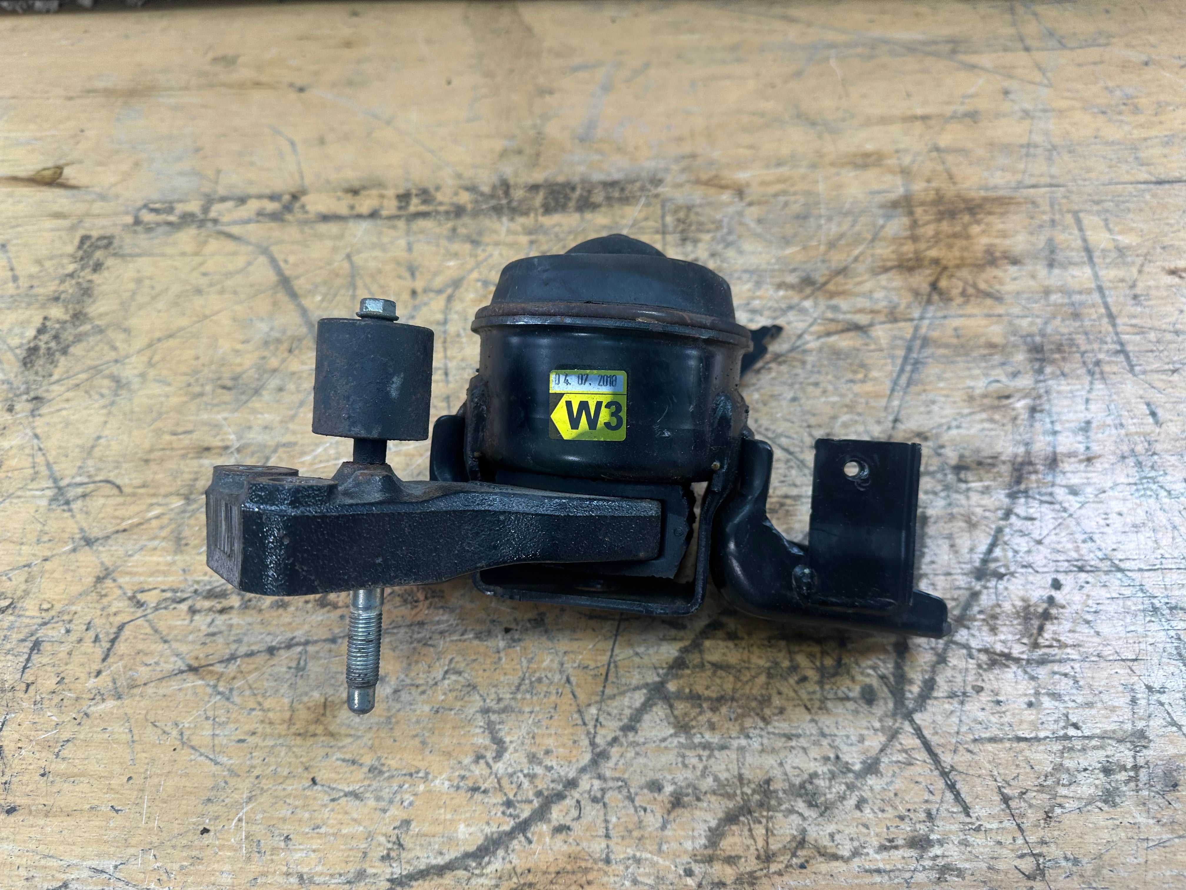 Toyota Yaris 2018 MK3 1.5 Petrol Hybrid Engine Mount (W3)