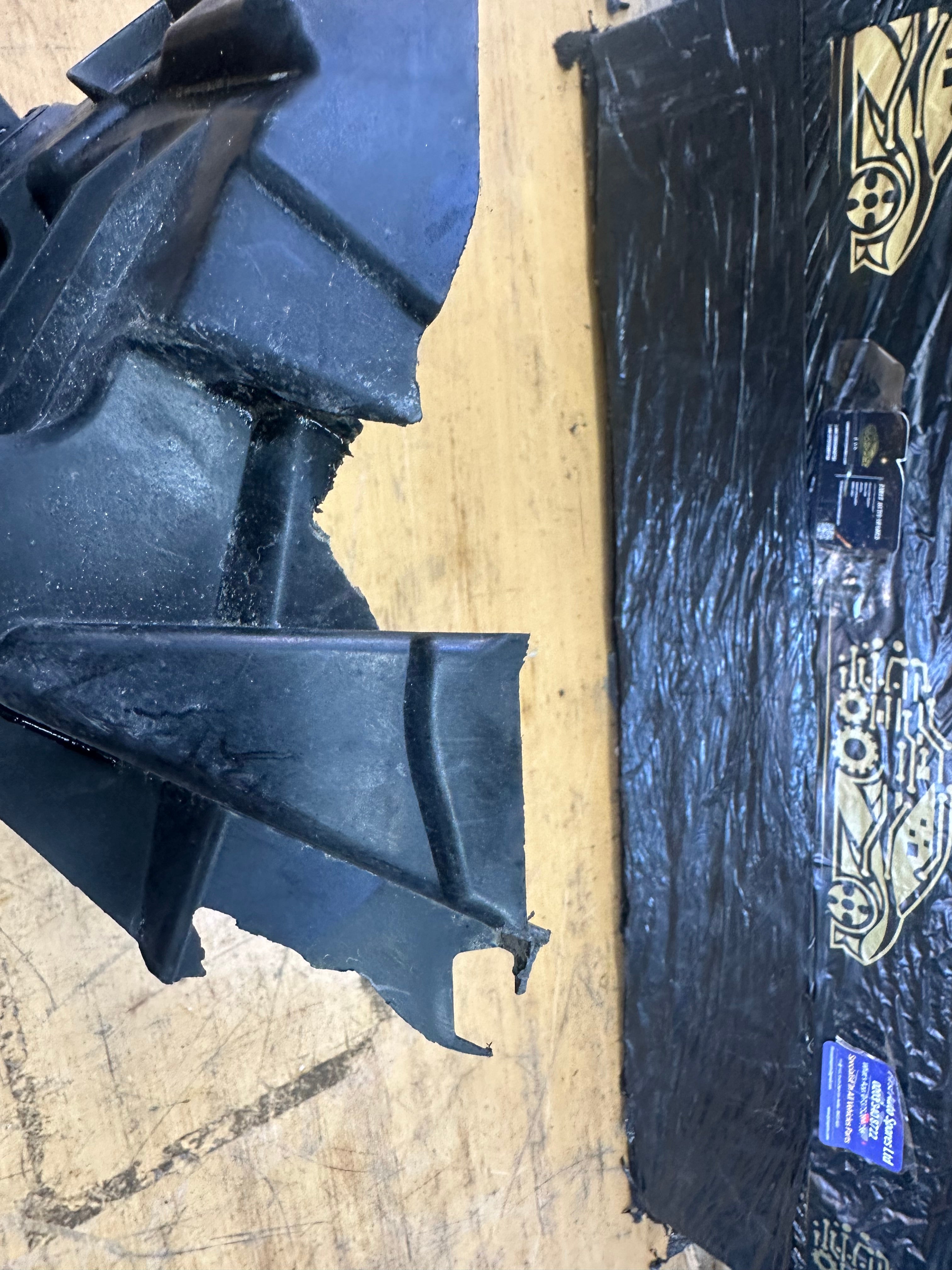 BMW X5 X6 F15 F16 2015–2018 Right Driver's Front Fender Bracket O/S (7294544)