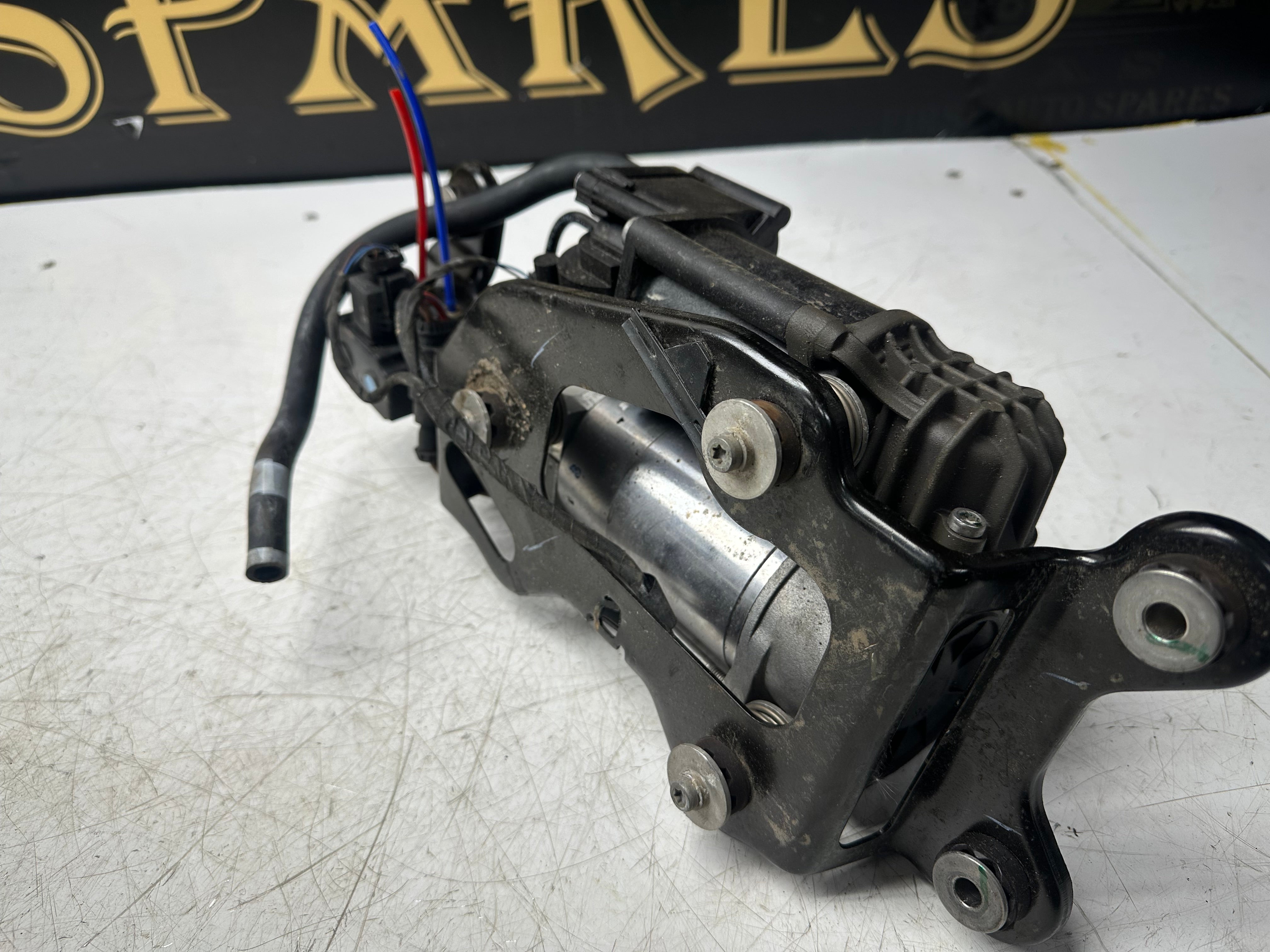 BMW X5 X6 2013–2019 Air Suspension Compressor Pump (26071611)