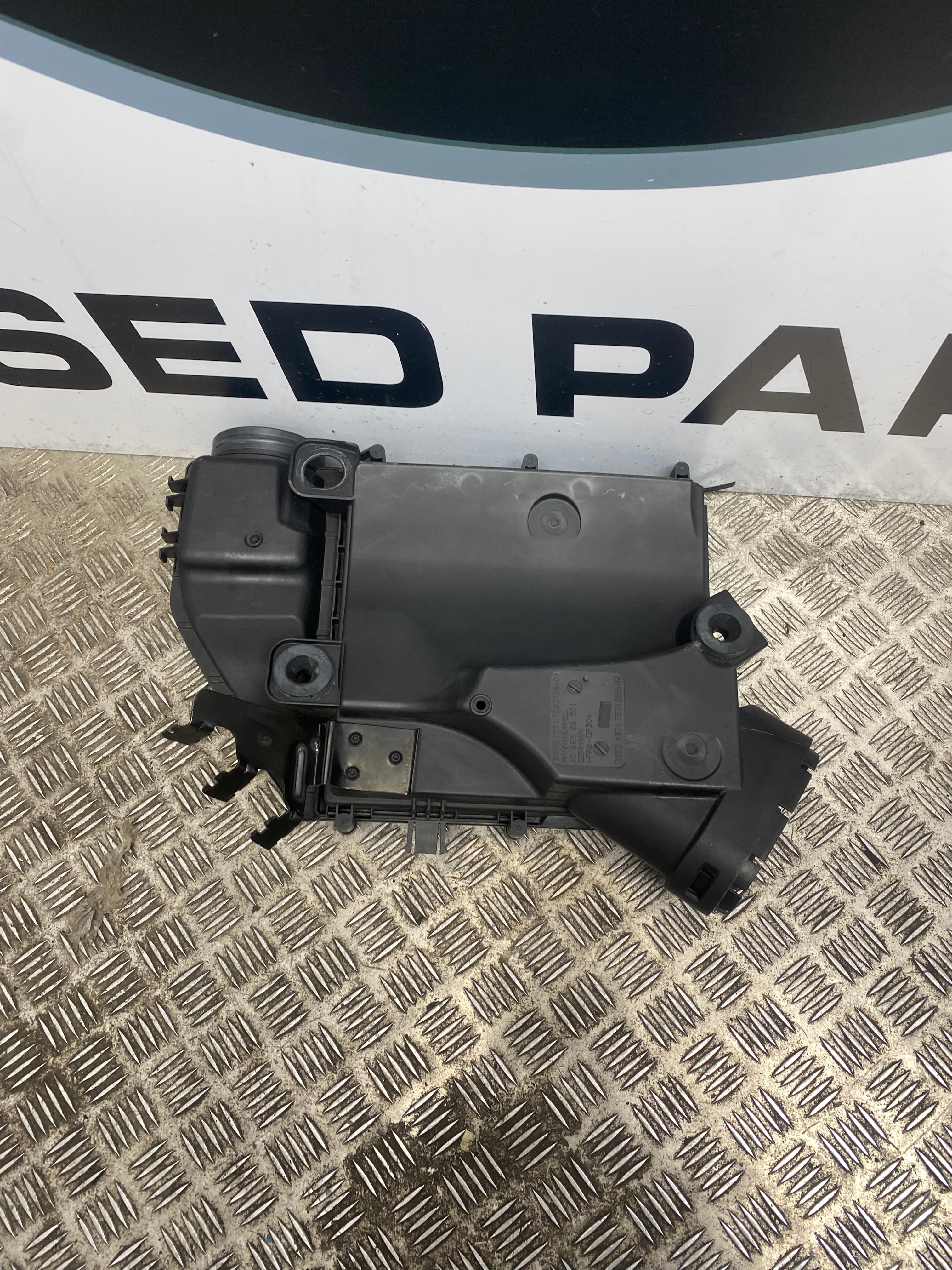 BMW 5 Series F07 / F10 / F11 / 6 Series F13 / X3 F25 N55 Air Filter Box Intake Silencer Housing (7583725) – 2009–2018