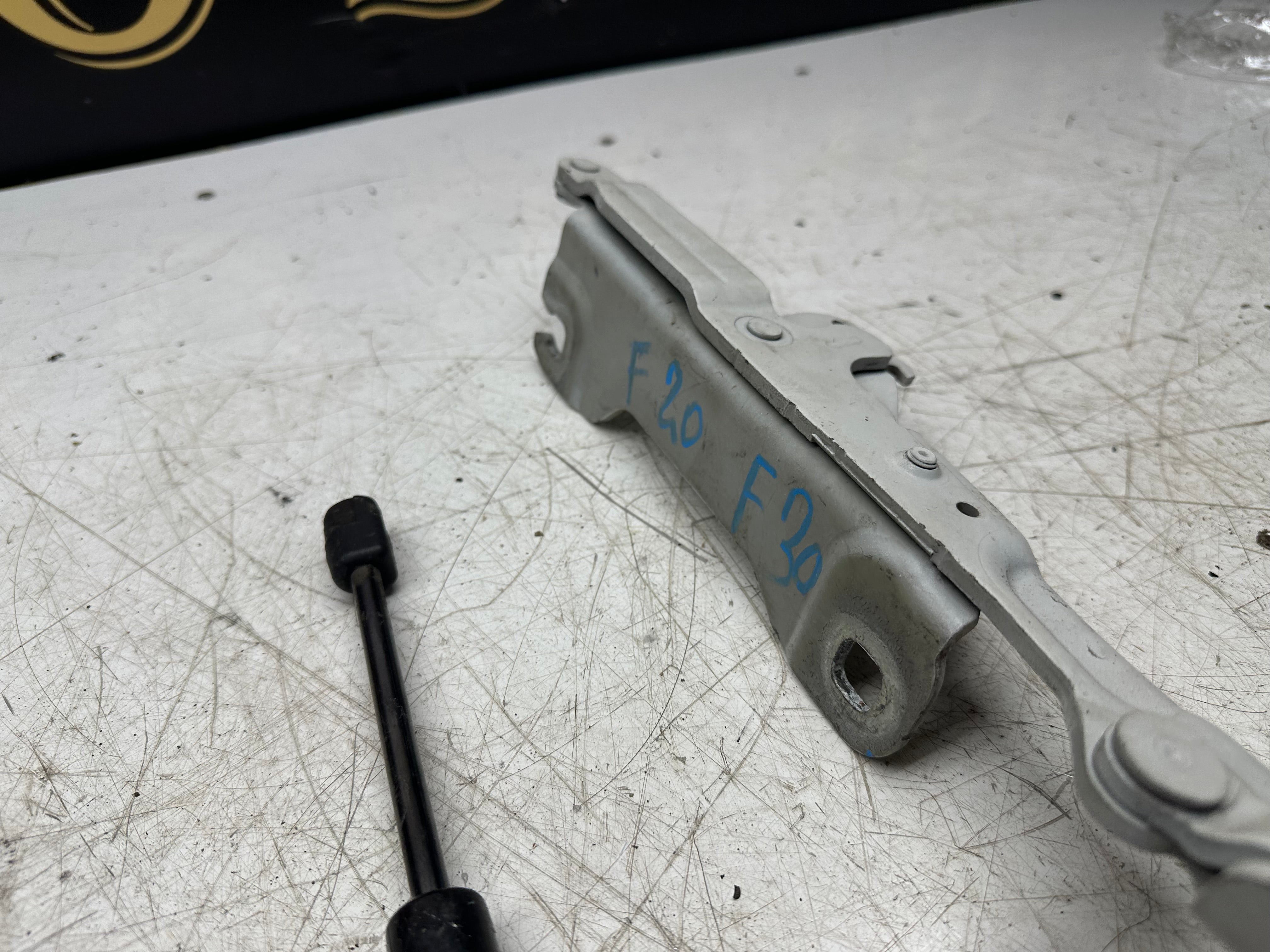 BMW 1 / 3 Series F20 F30 Pair Bonnet Hinges R&L (7239415) (7239416)