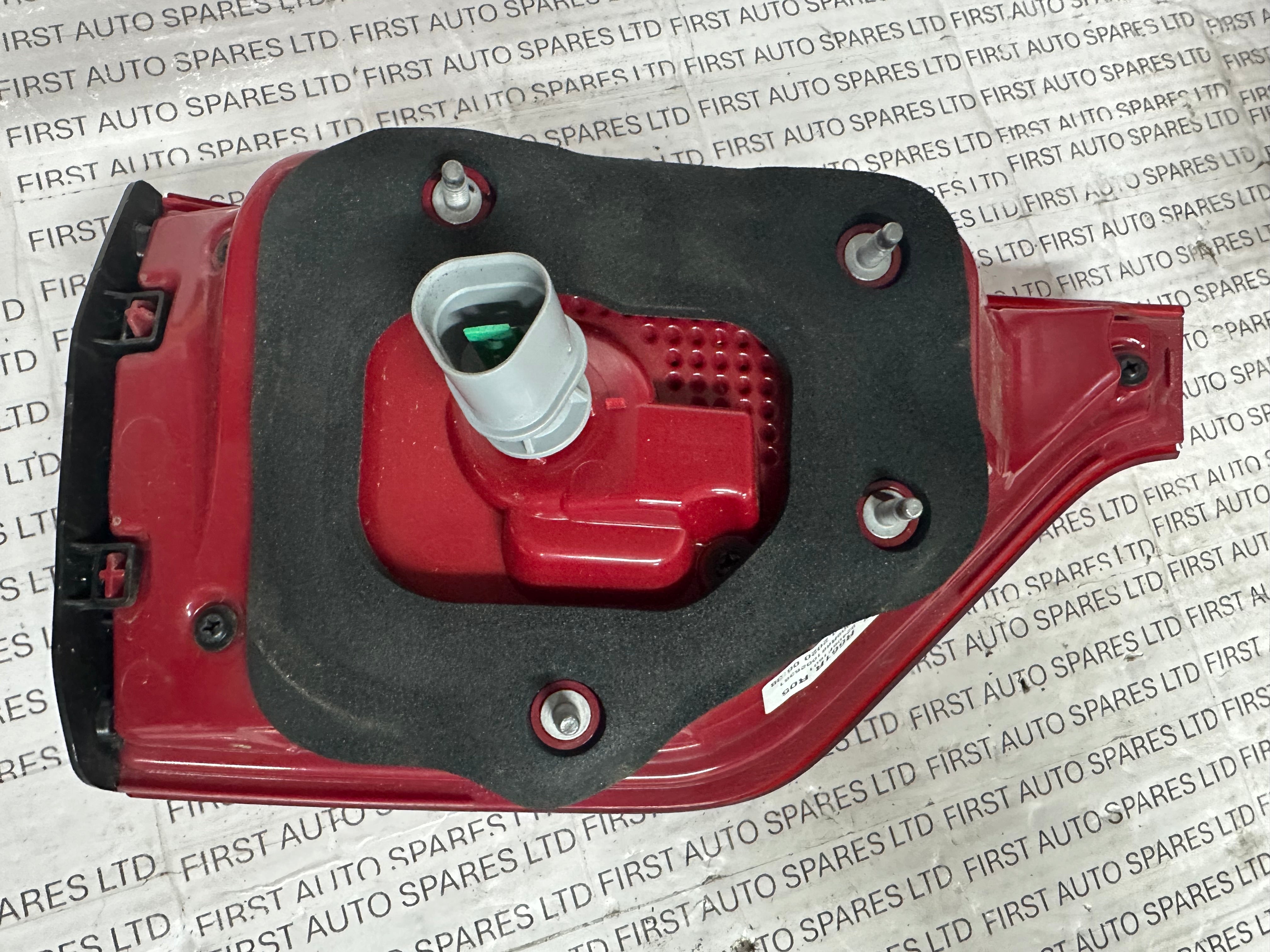 Kia Sportage GT Interior Rear Right Tail Light (92406F1601)