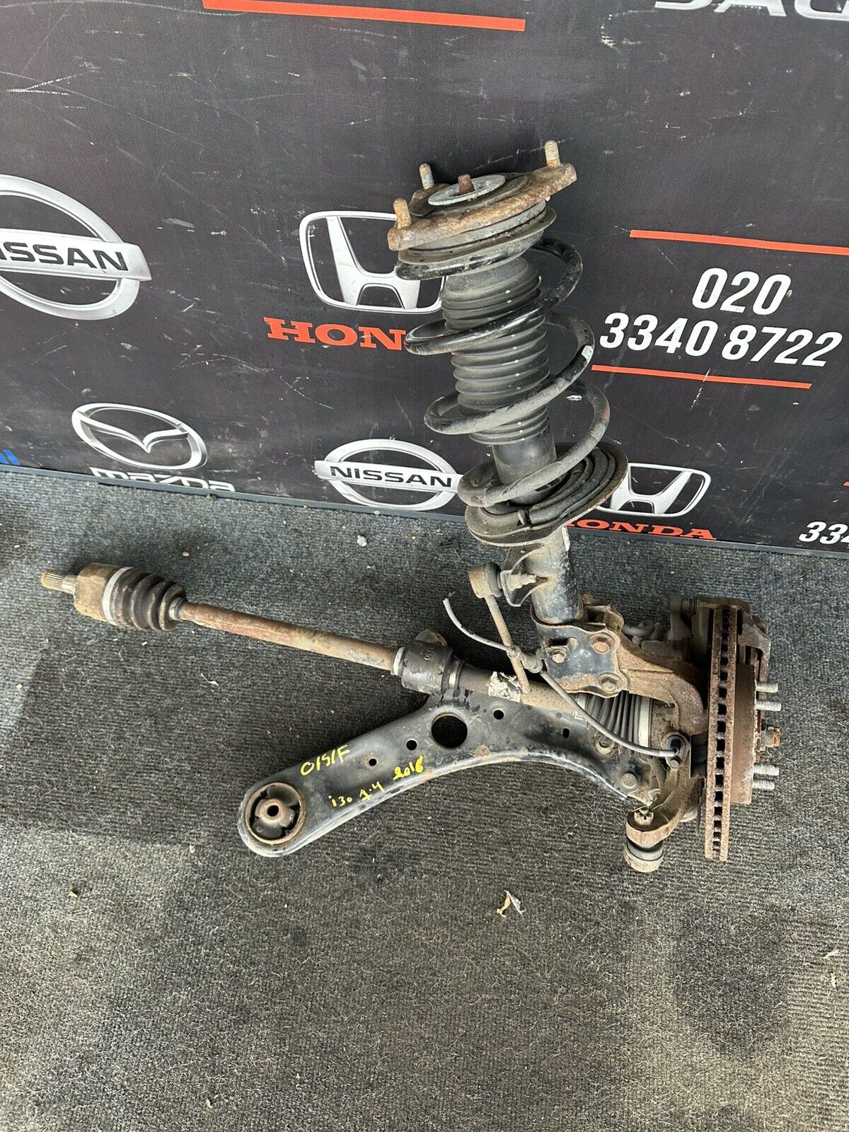 Hyundai i30 MK2 Petrol 1.4 Drivers Side Front Complete Suspension leg